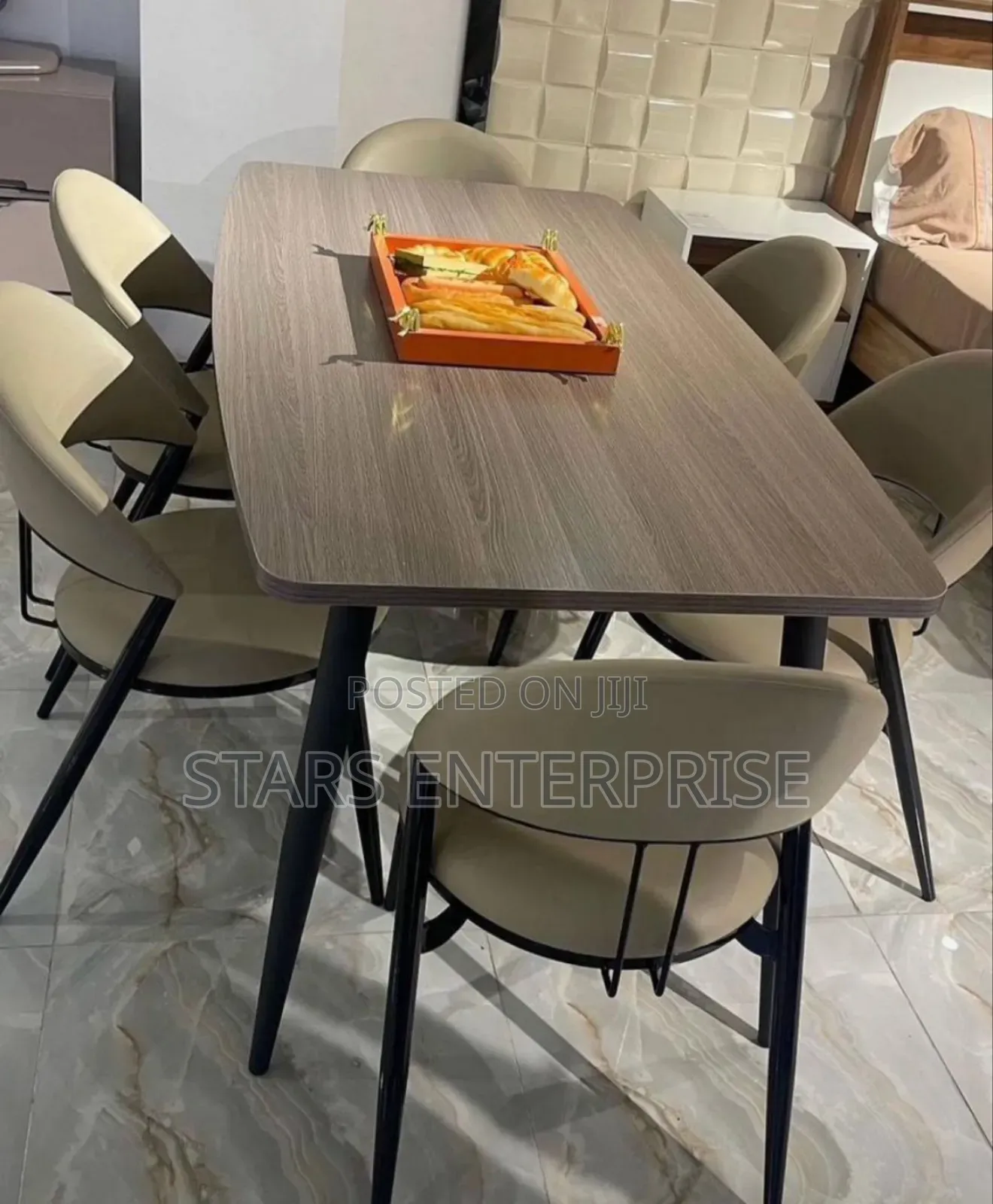 Beautiful Modern Dinning Set Four Seater