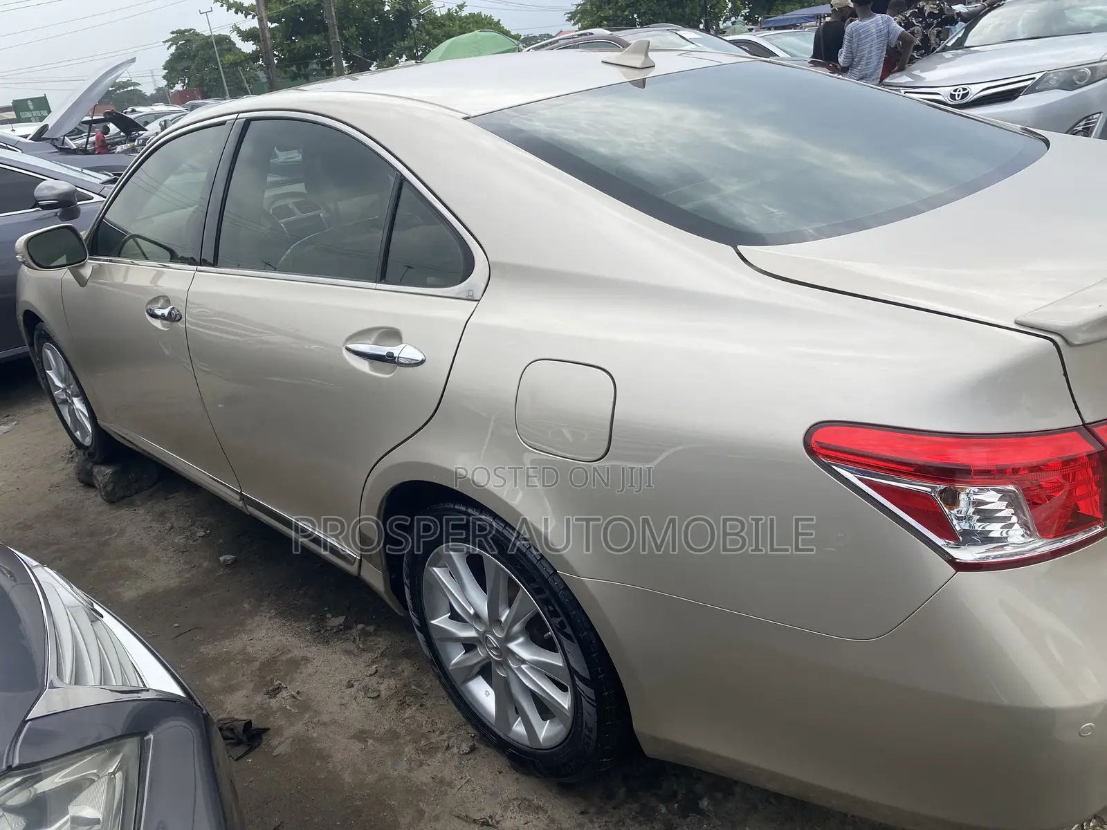 Lexus ES 350 2010 Gold
