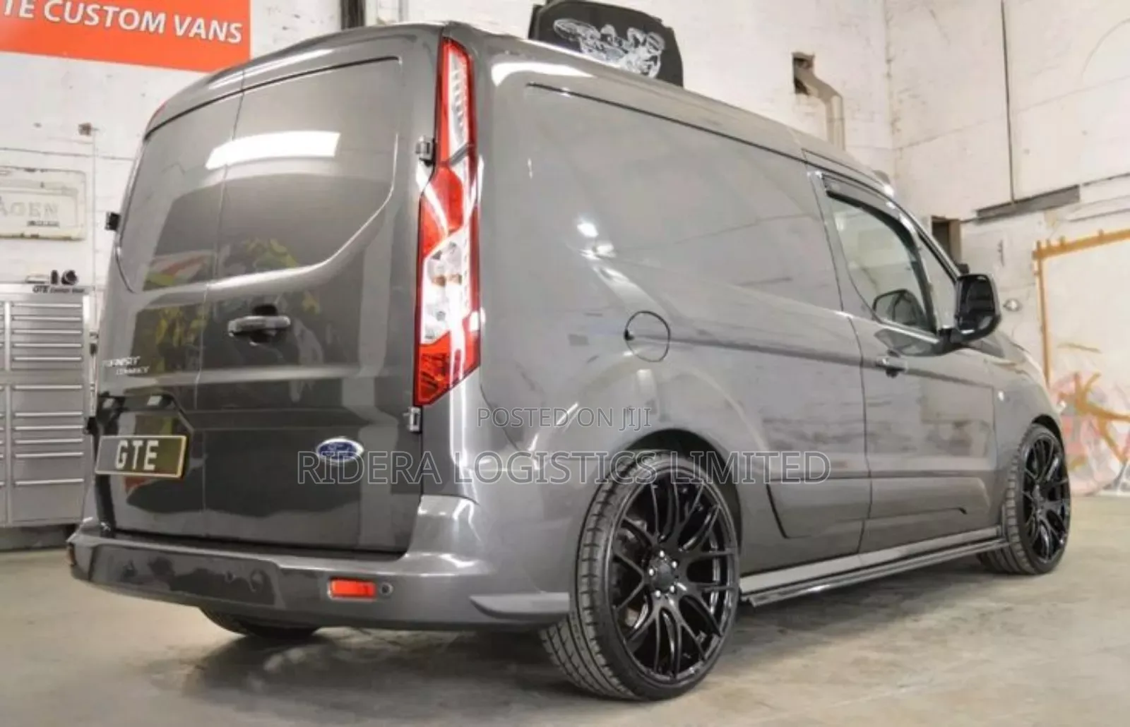 Spacious Mini Van in Shomolu for Moves