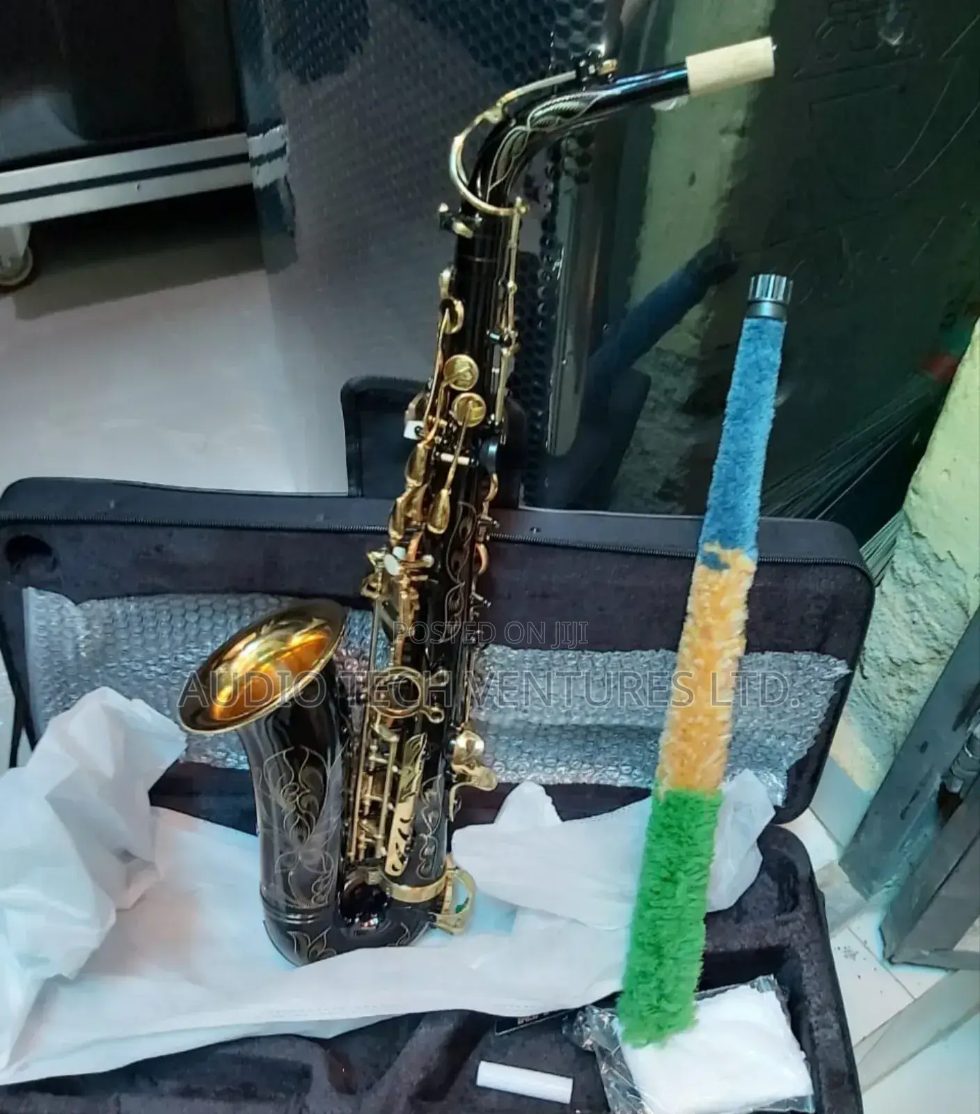 Yamaha ALTO Saxophone Black and Gold