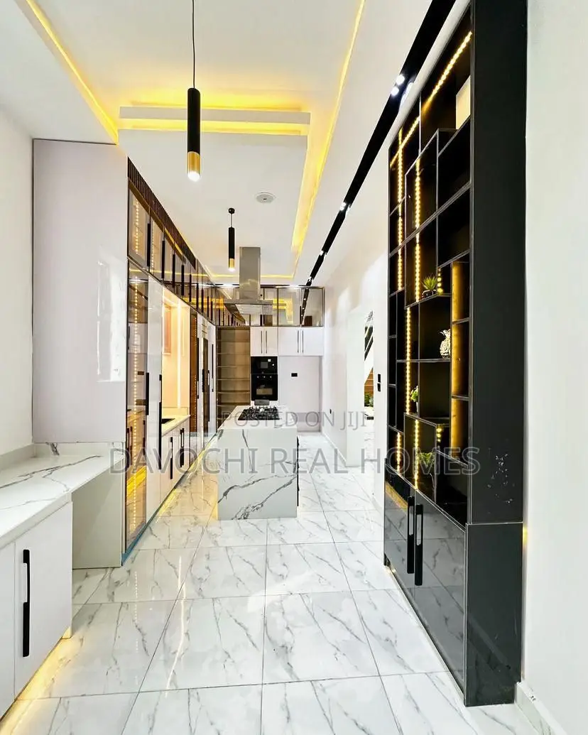 Furnished 5bdrm House in Chevron for sale