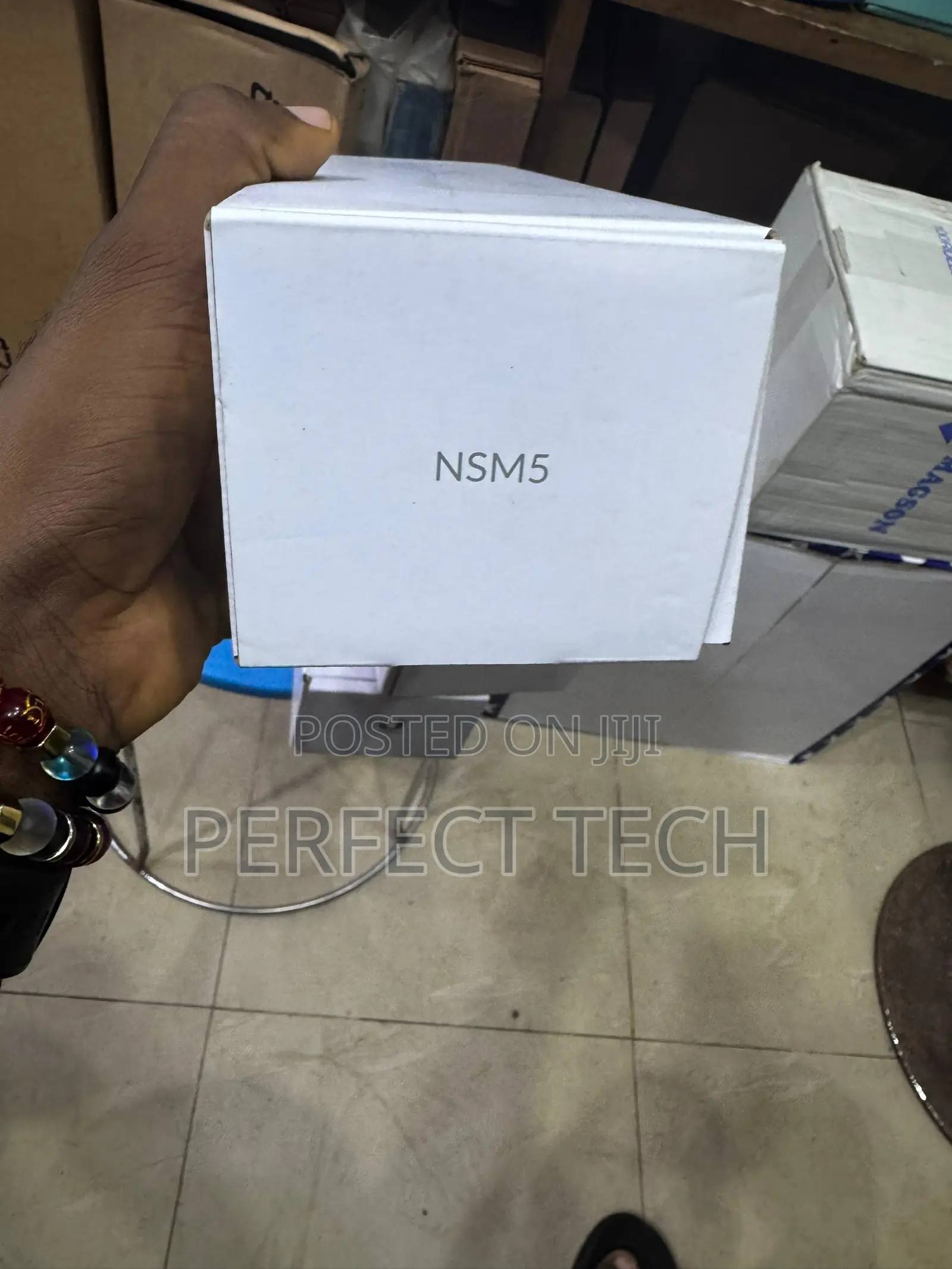 Ubiquiti Nanostation M5 MIMO Wireless Bridge/Base Station
