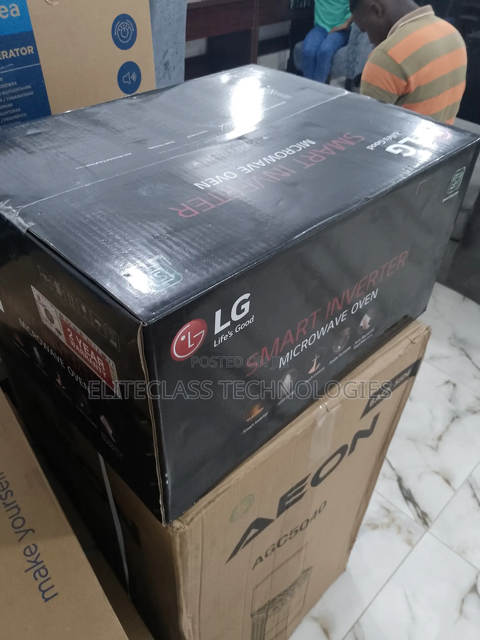 LG Cooks Fast and Evenly 25l Smart Inverter Microwave Oven