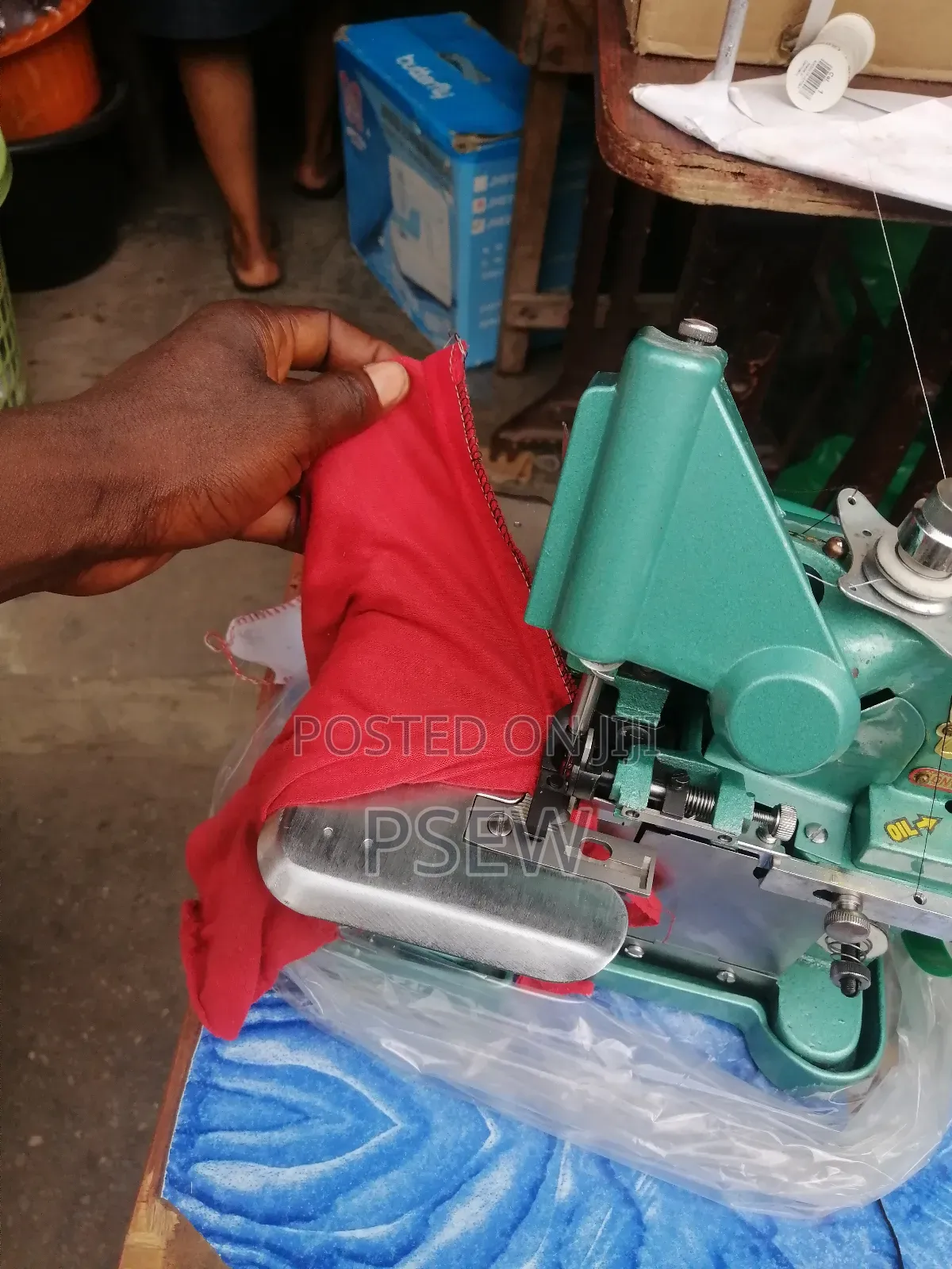 Two Lion Mini Overlock Machine