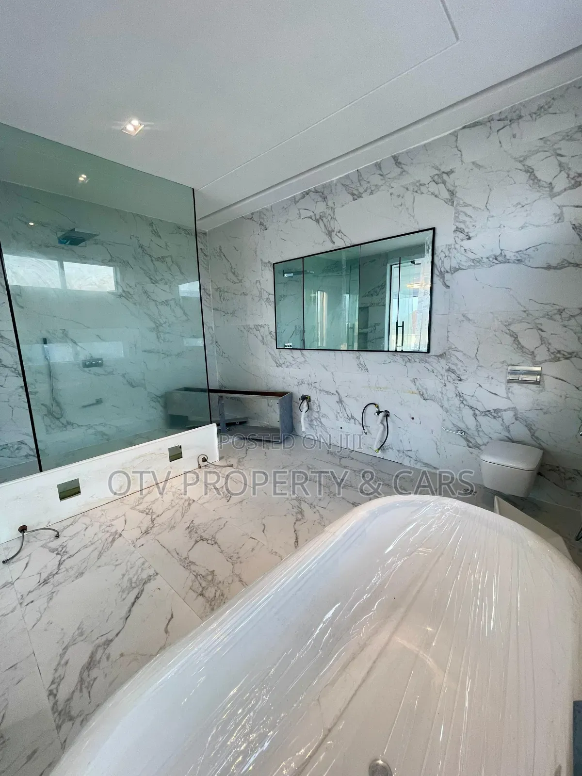 Furnished 5bdrm Mansion in 📍Osapa, Lekki for sale