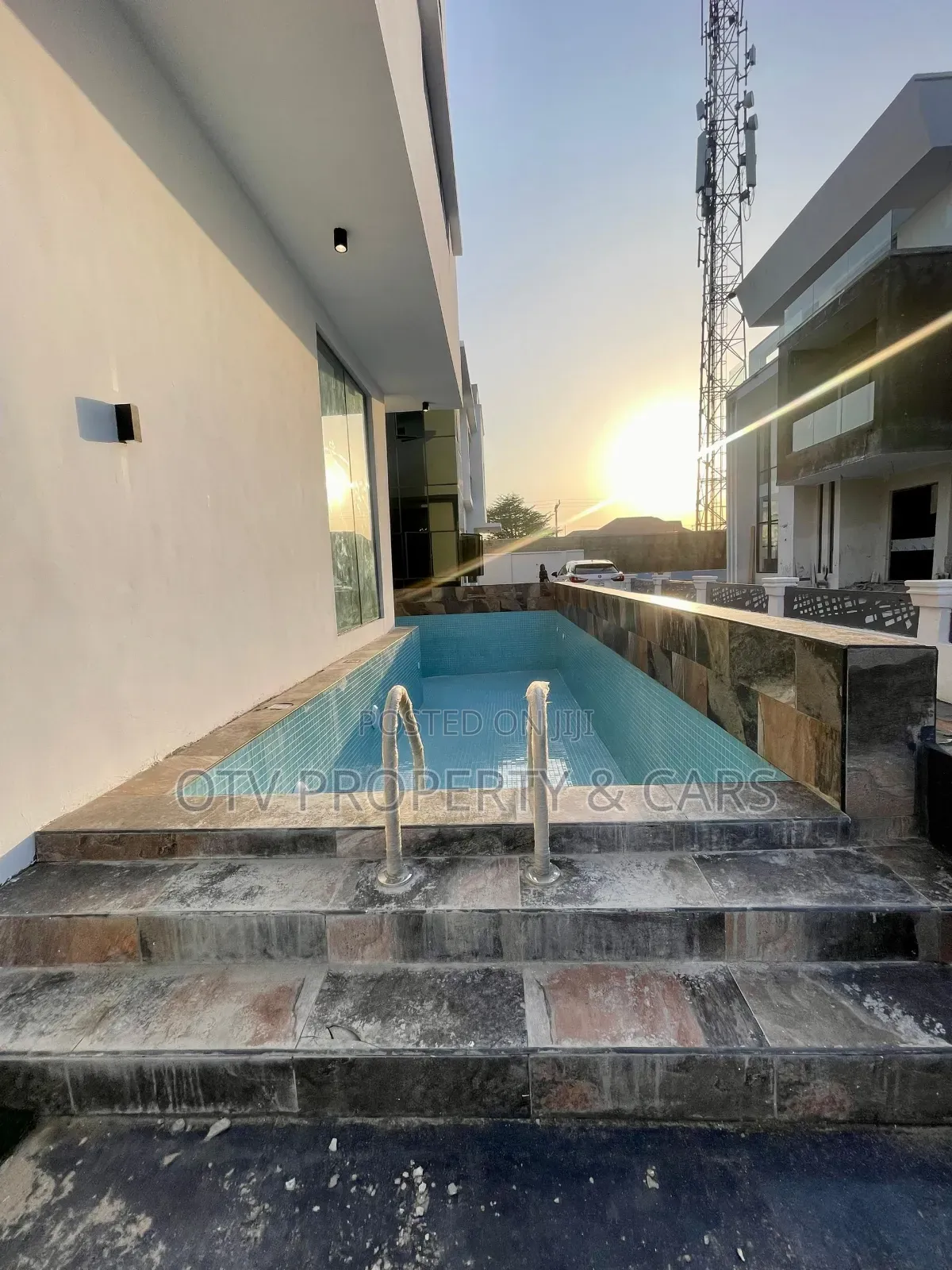 Furnished 5bdrm Mansion in 📍Osapa, Lekki for sale