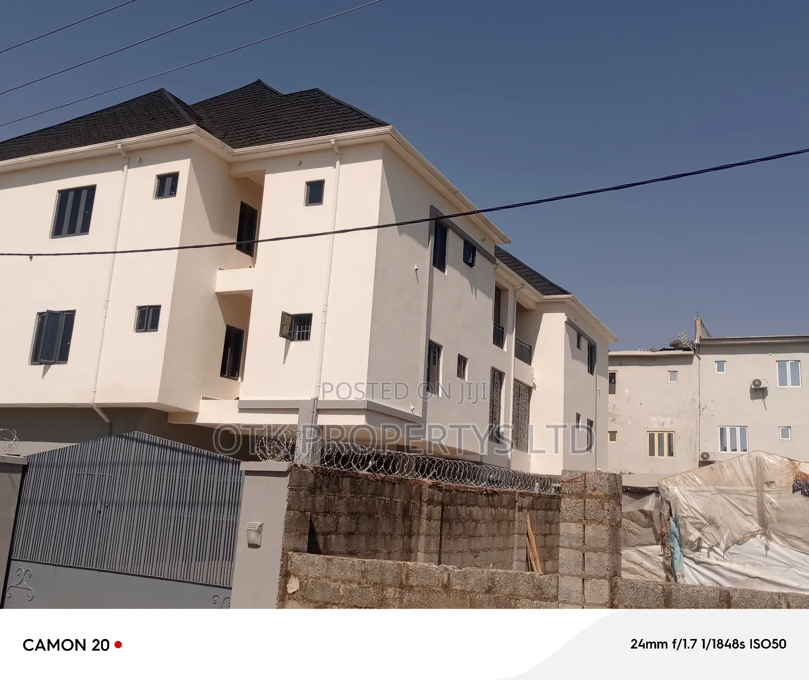 3bdrm Block of Flats in Nwabueze Jahi By for sale