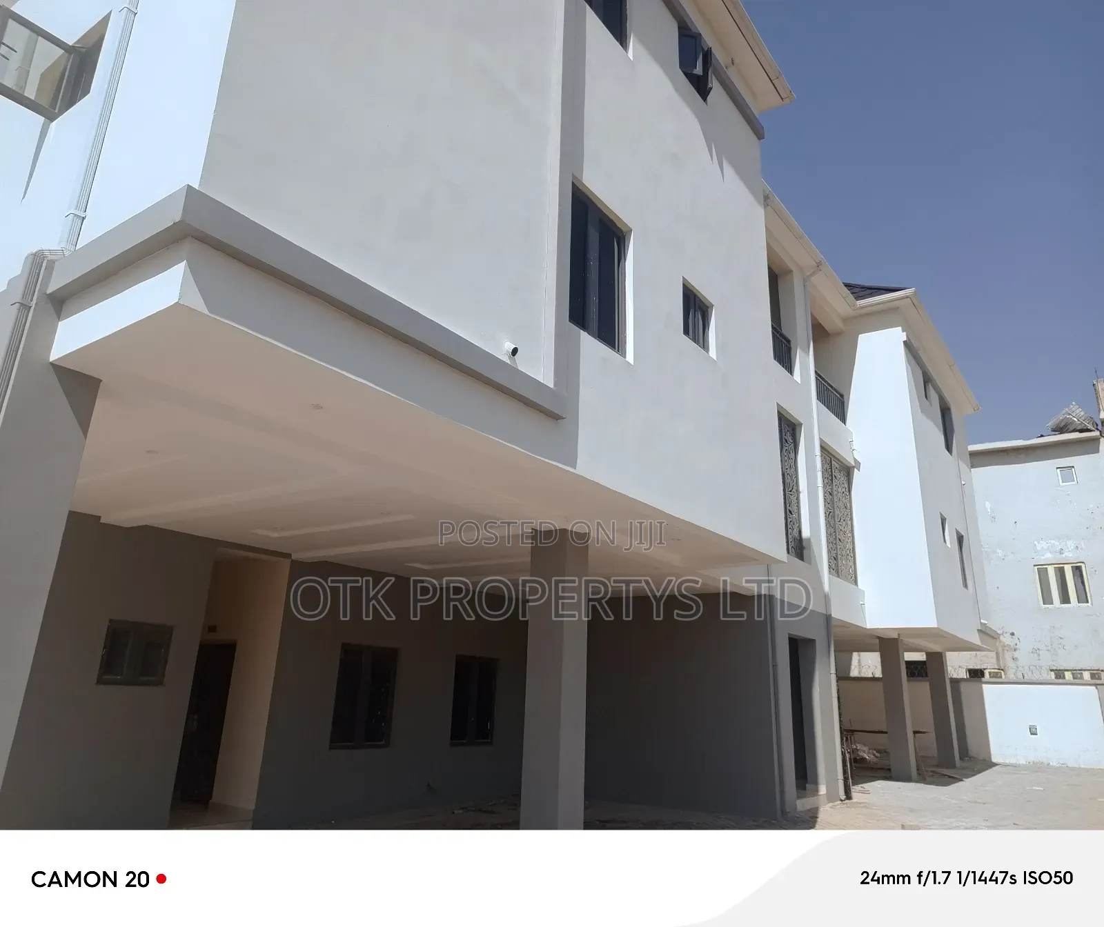 3bdrm Block of Flats in Nwabueze Jahi By for sale
