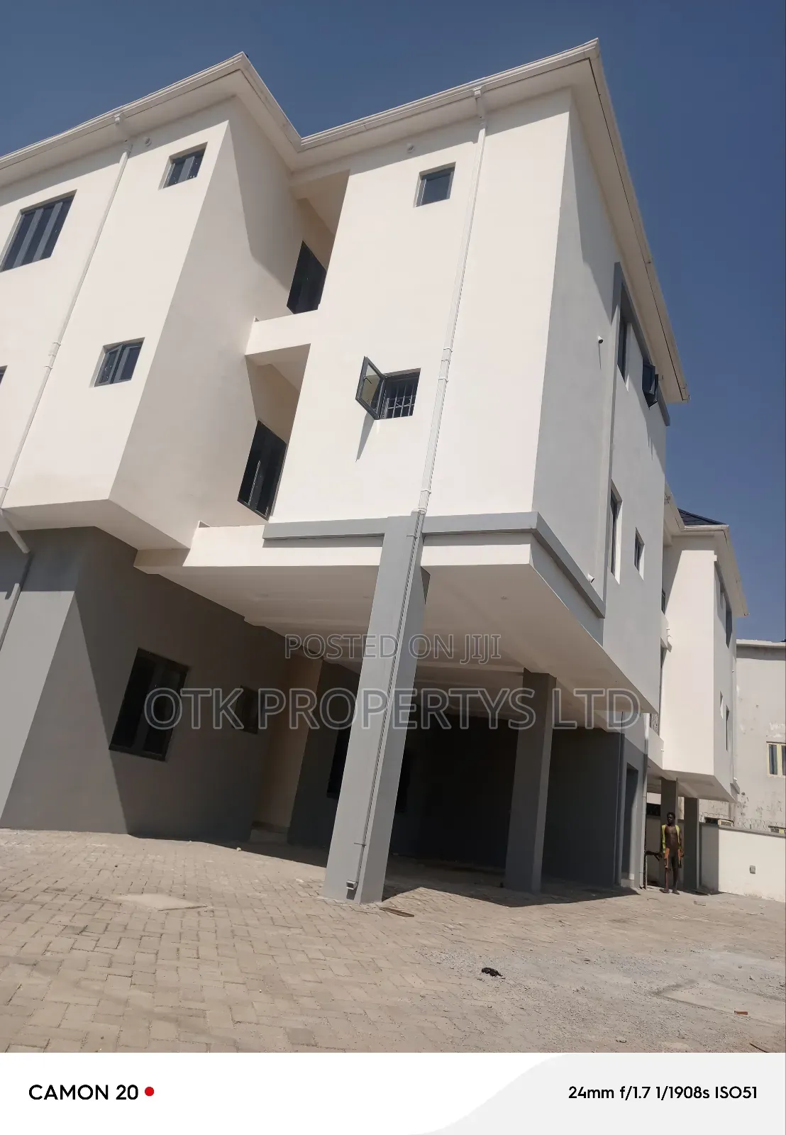 3bdrm Block of Flats in Nwabueze Jahi By for sale