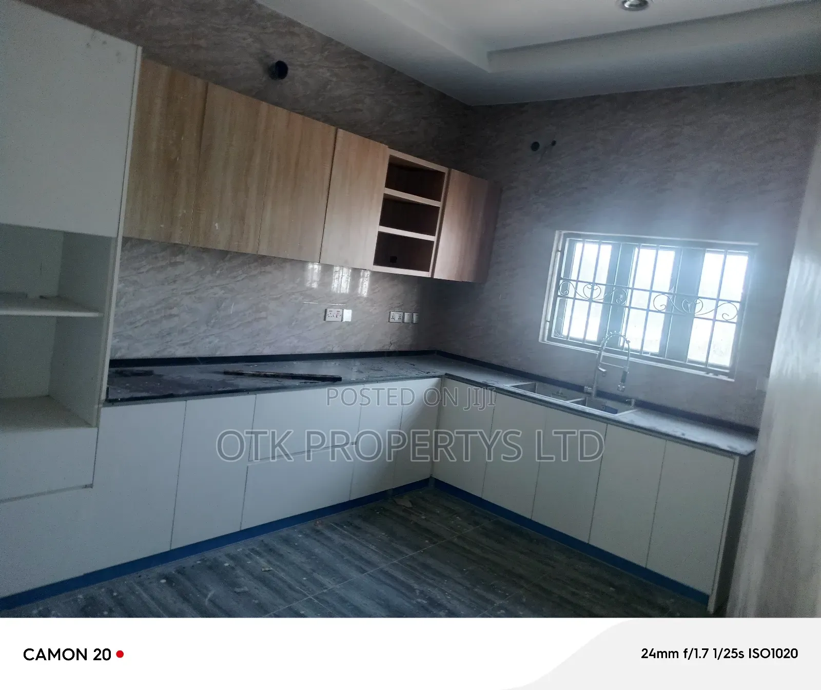 3bdrm Block of Flats in Nwabueze Jahi By for sale