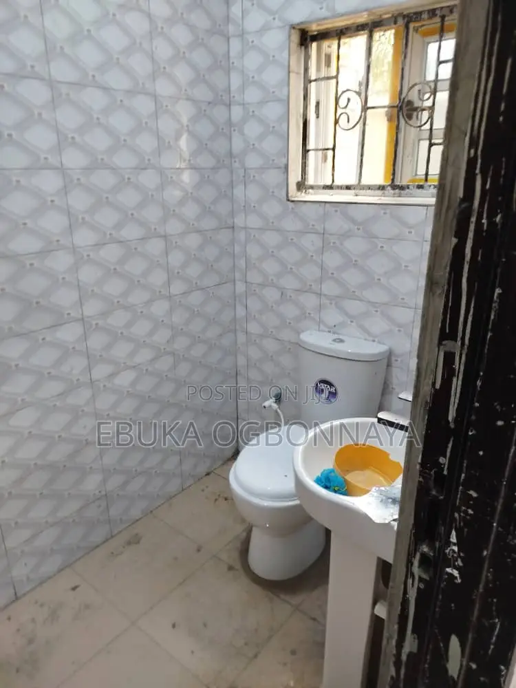 2bdrm Block of Flats in Sars Rd, Obio-Akpor for rent