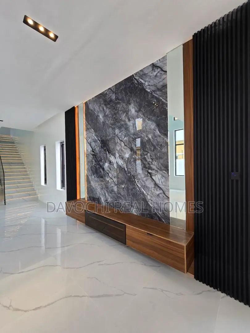 Furnished 5bdrm House in Chevron for sale