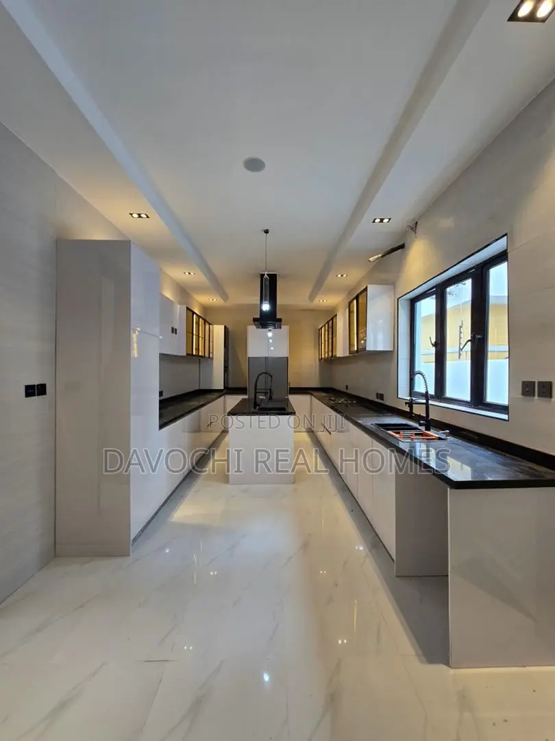 Furnished 5bdrm House in Chevron for sale