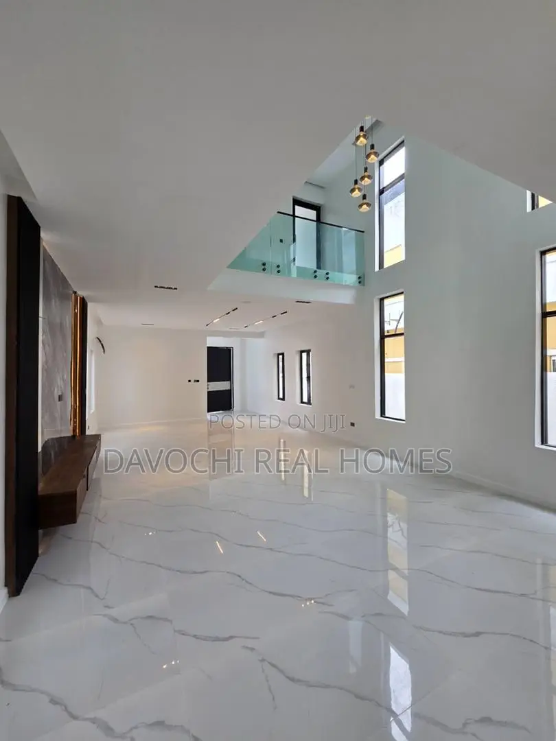 Furnished 5bdrm House in Chevron for sale