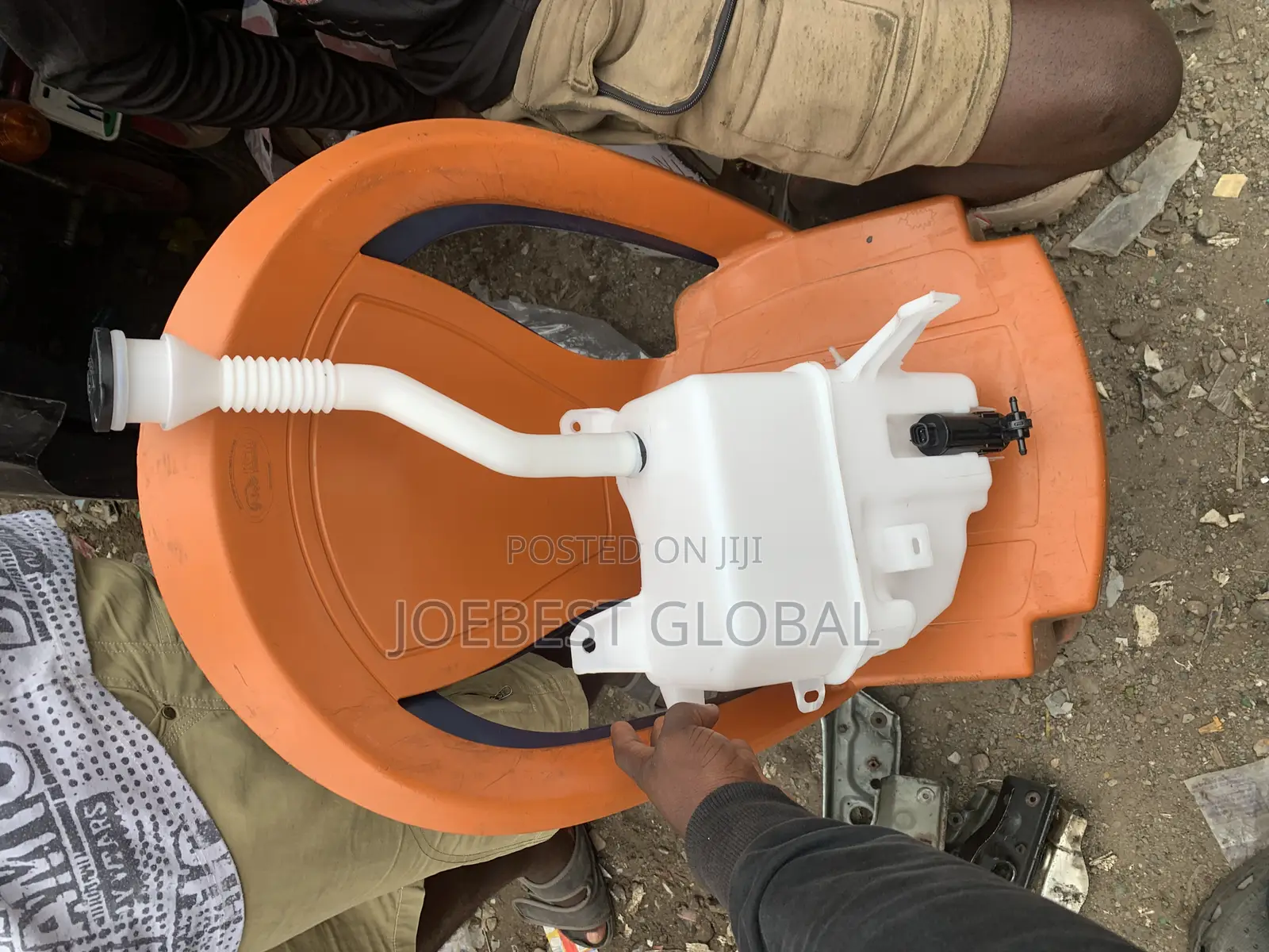 Lexus Rx 350 Wiper Water Can