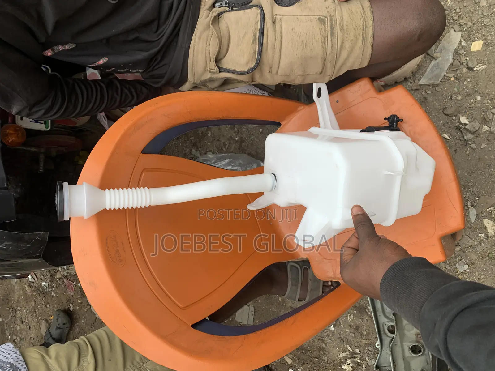 Lexus Rx 350 Wiper Water Can