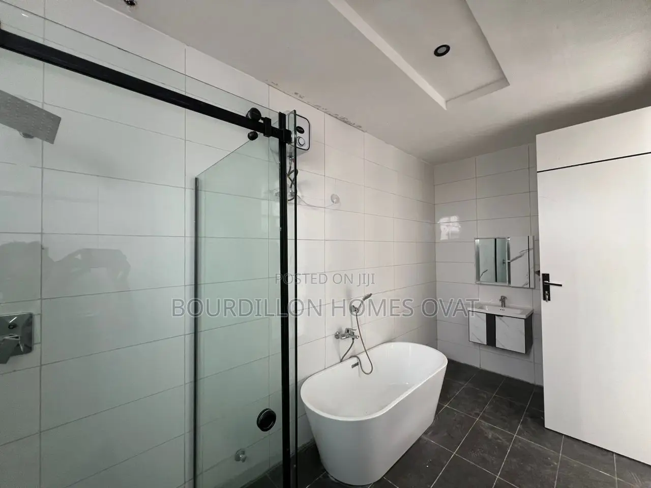 4bdrm Penthouse in Ikate for sale