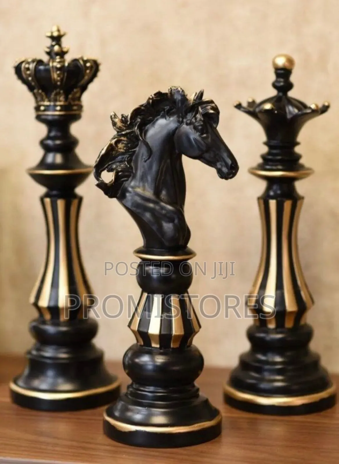 Resin Retro Chess Figurine for Interior King Sculpture