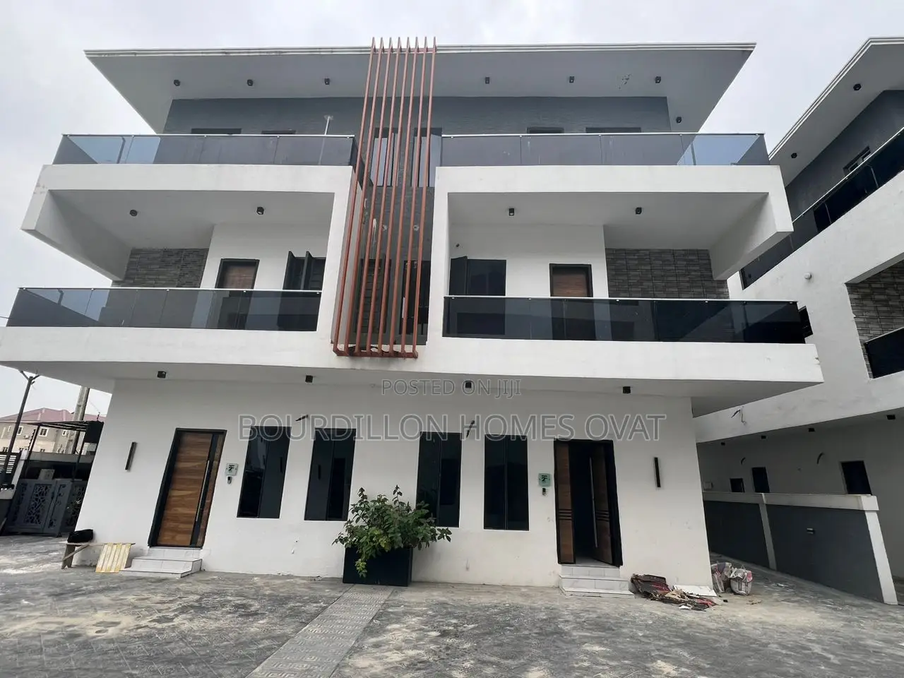 5bdrm Apartment in Ikate for sale