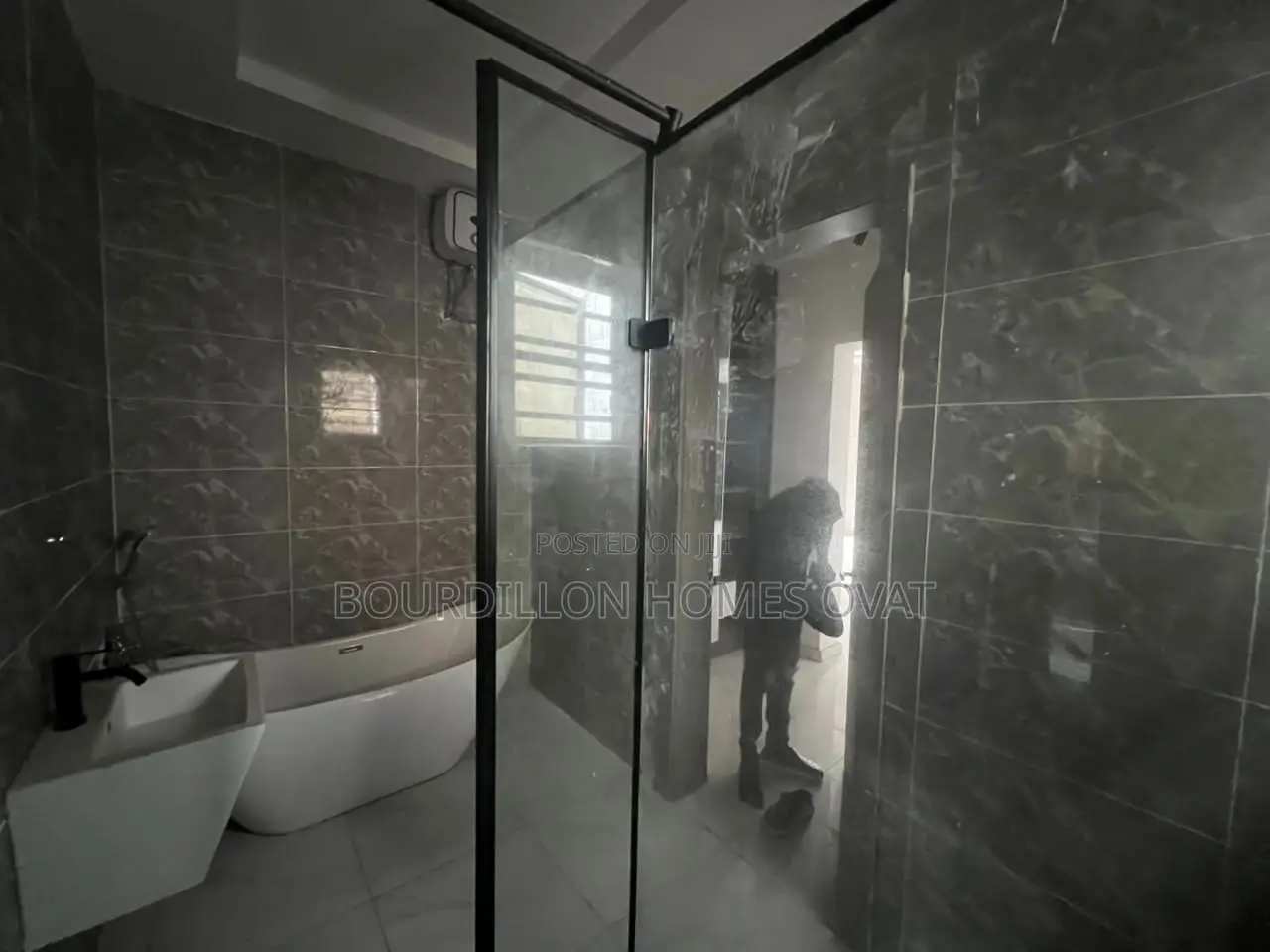 5bdrm Apartment in Ikate for sale