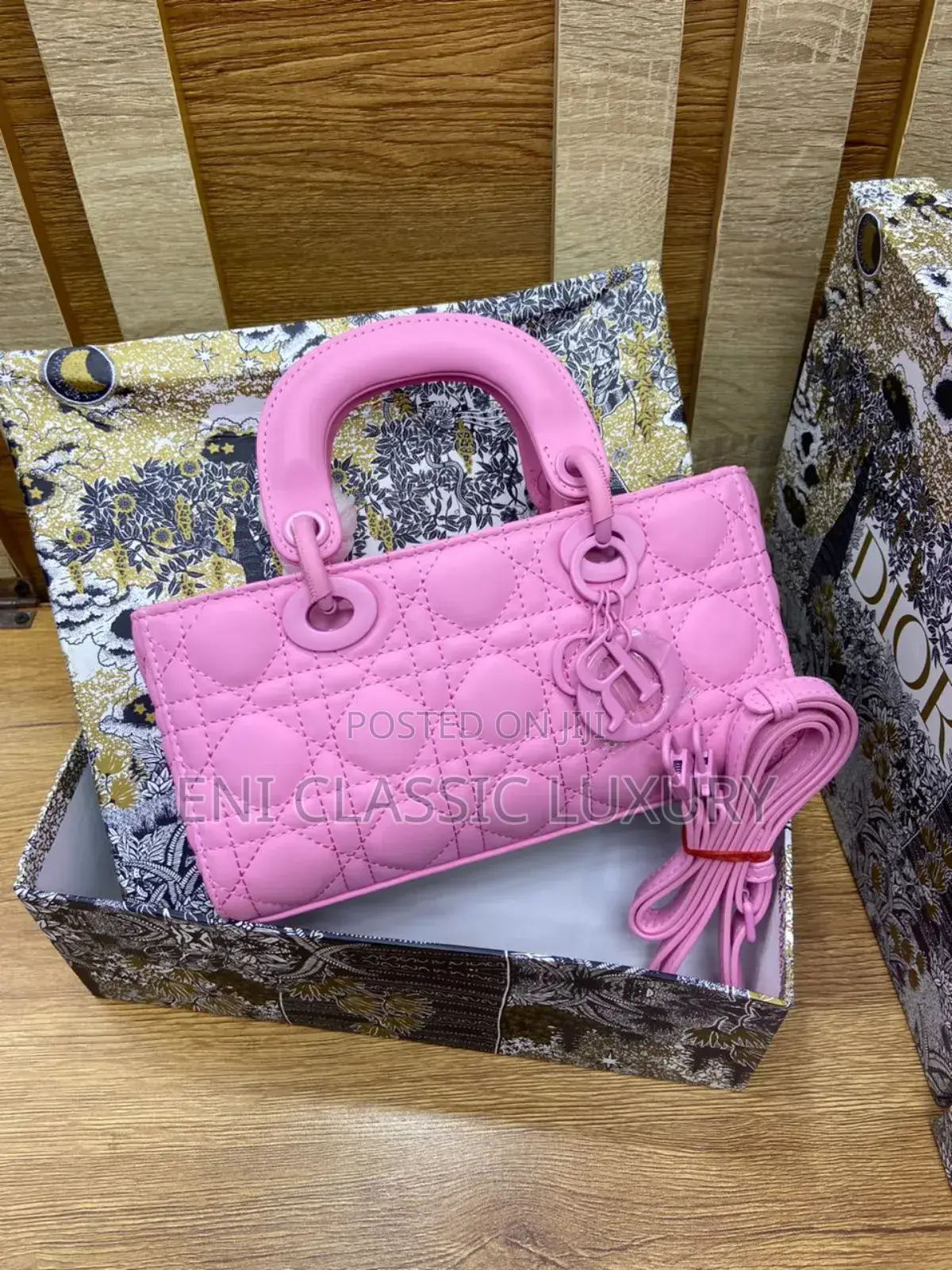 Dior Luxury Women Handbags Available in Store 