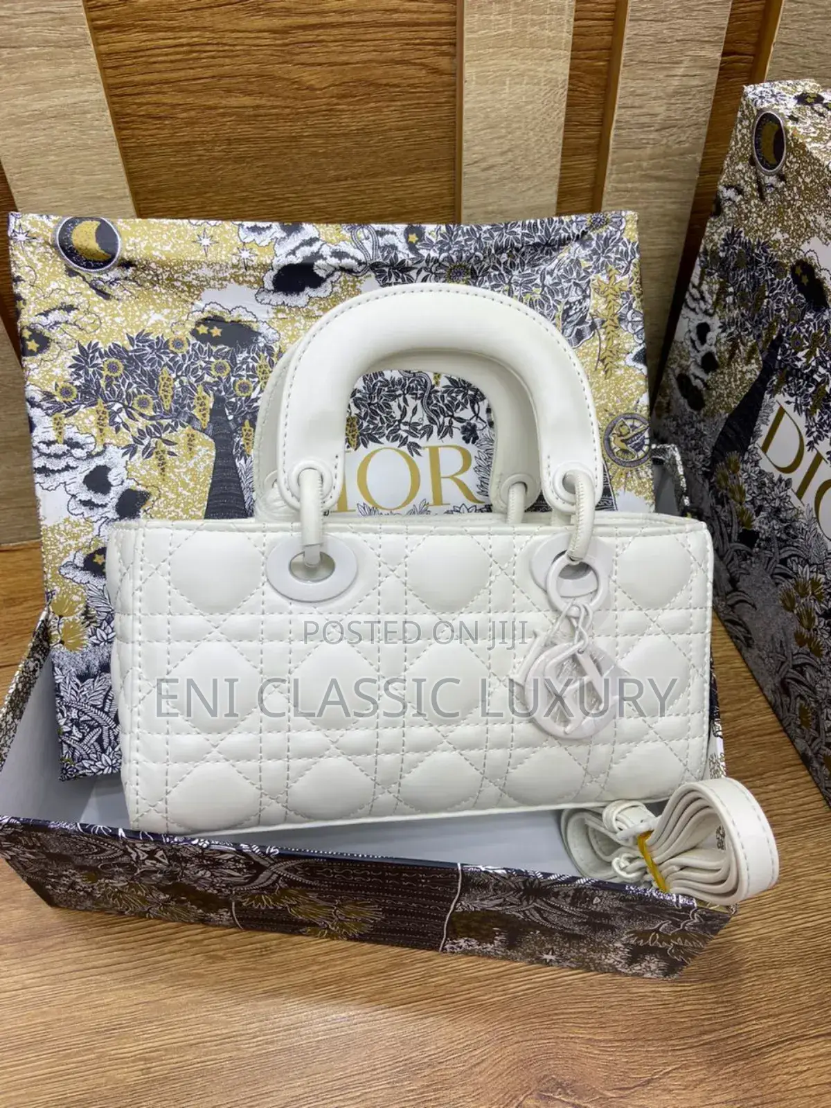 Dior Luxury Women Handbags Available in Store 