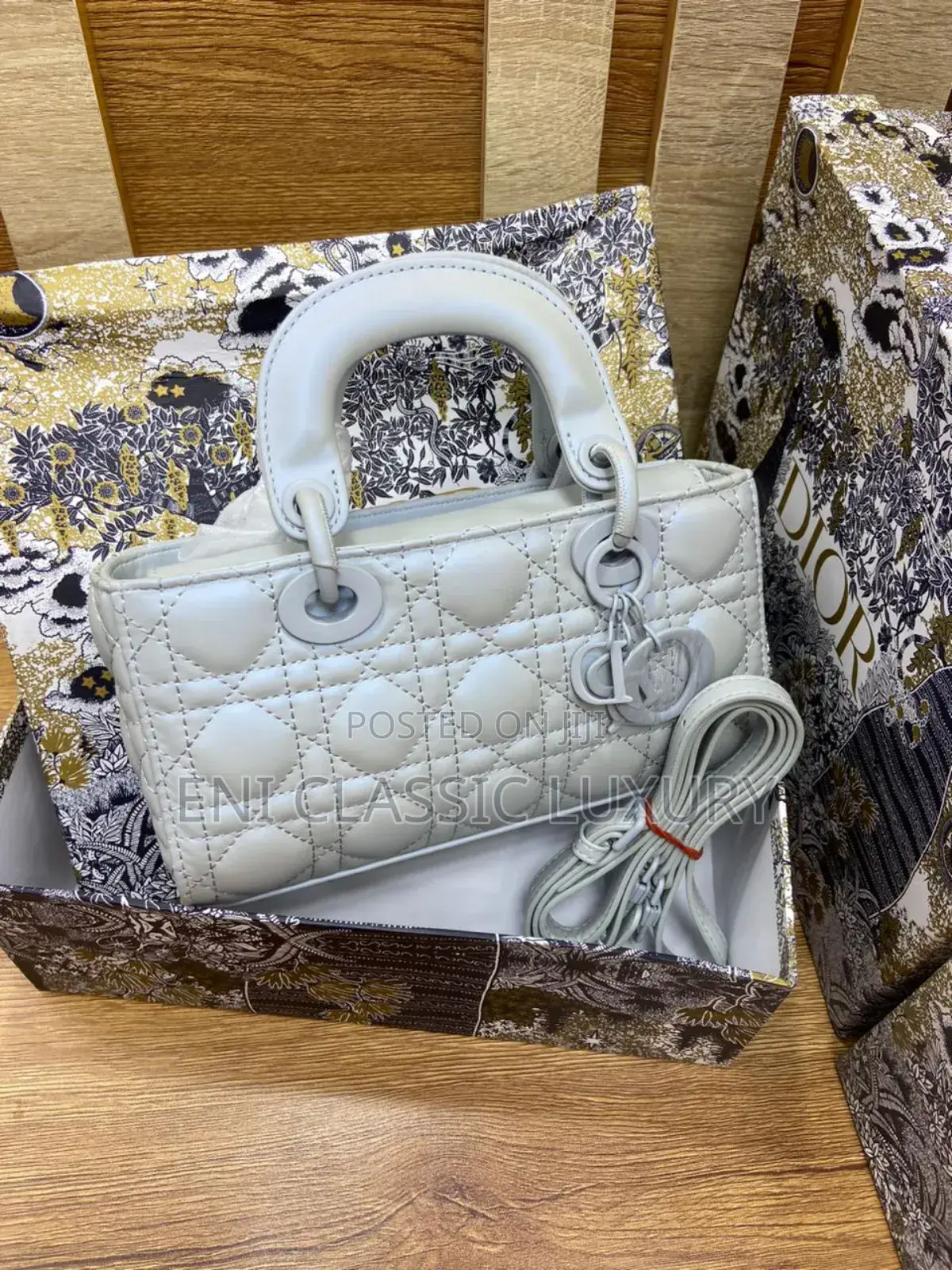 Dior Luxury Women Handbags Available in Store 