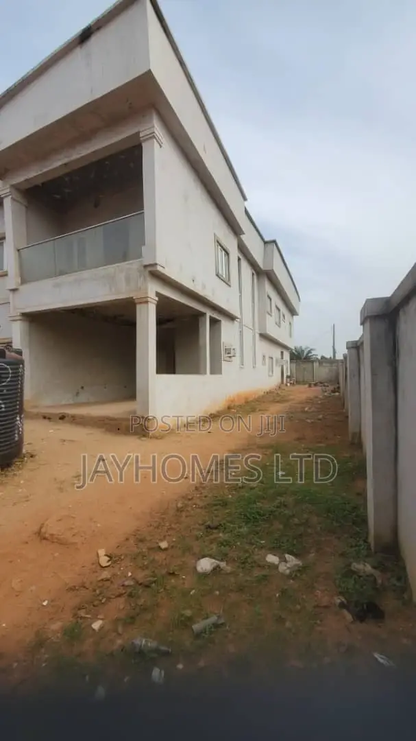 5bdrm Duplex in Off Specialist Asaba, Oshimili South for sale