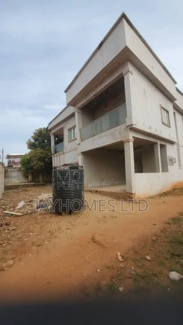5bdrm Duplex in Off Specialist Asaba, Oshimili South for sale