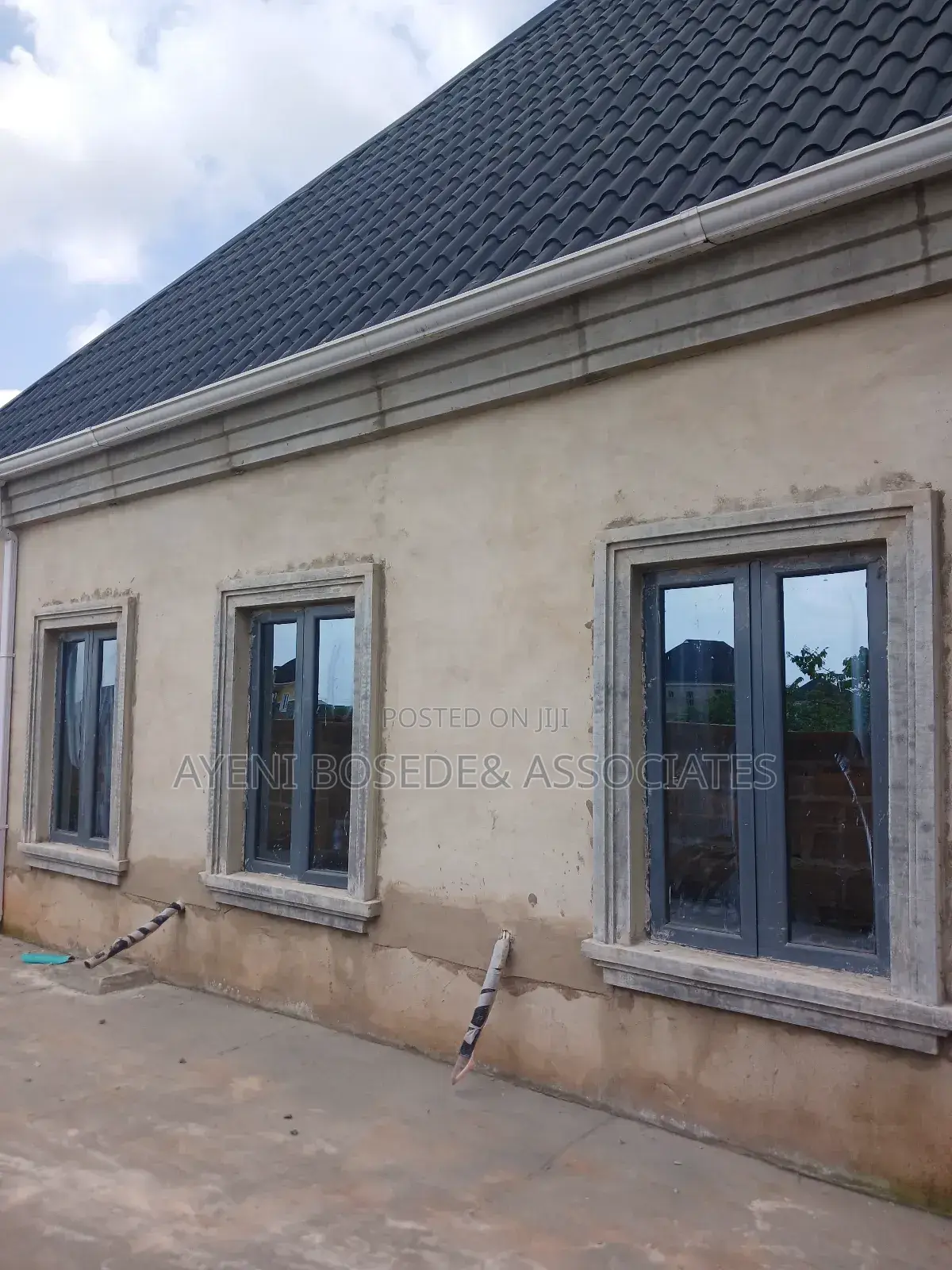 4bdrm Bungalow in City Of David, Obafemi-Owode for sale