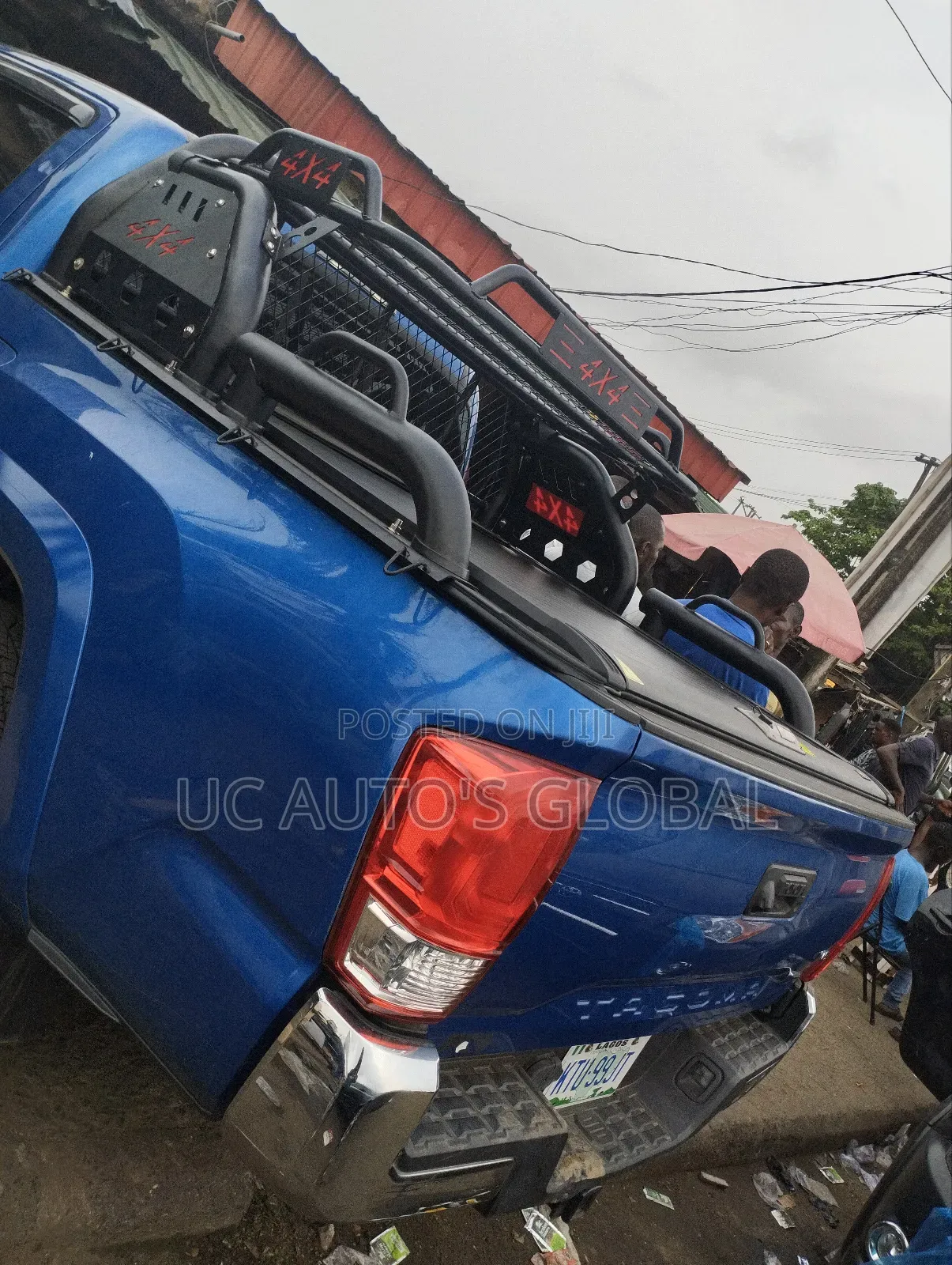 Bootcover Roller and Rugged Iron Spoiler Tacoma 2017 Short