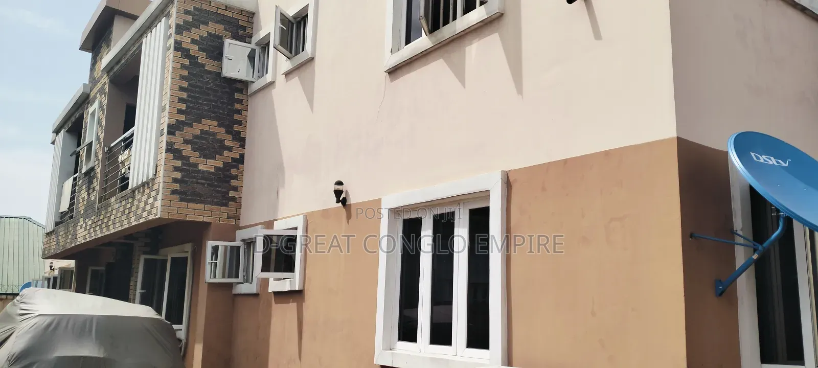 8bdrm Block of Flats in Naira & Kobo Axis,, Oshimili South for sale