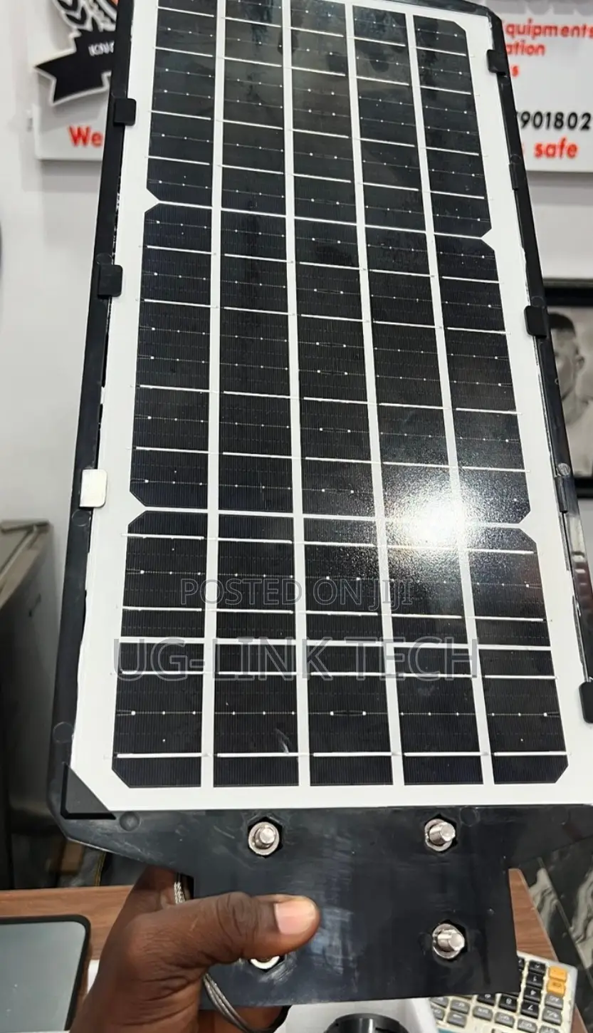 450 Watts Solar Street Light With 4g PTZ Smart Camera