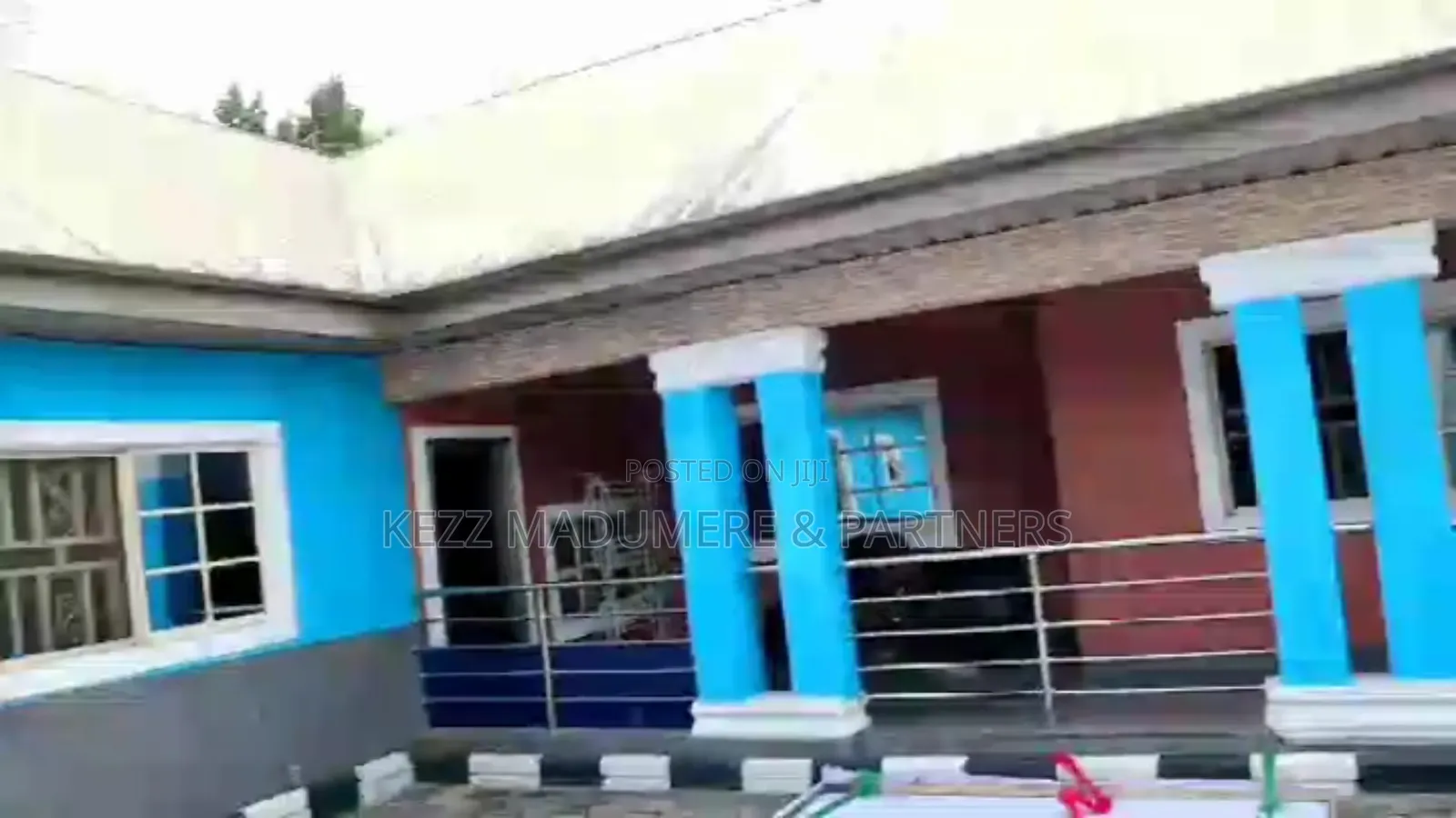 6bdrm Bungalow in Off Iwofe Road , By, Port-Harcourt for sale