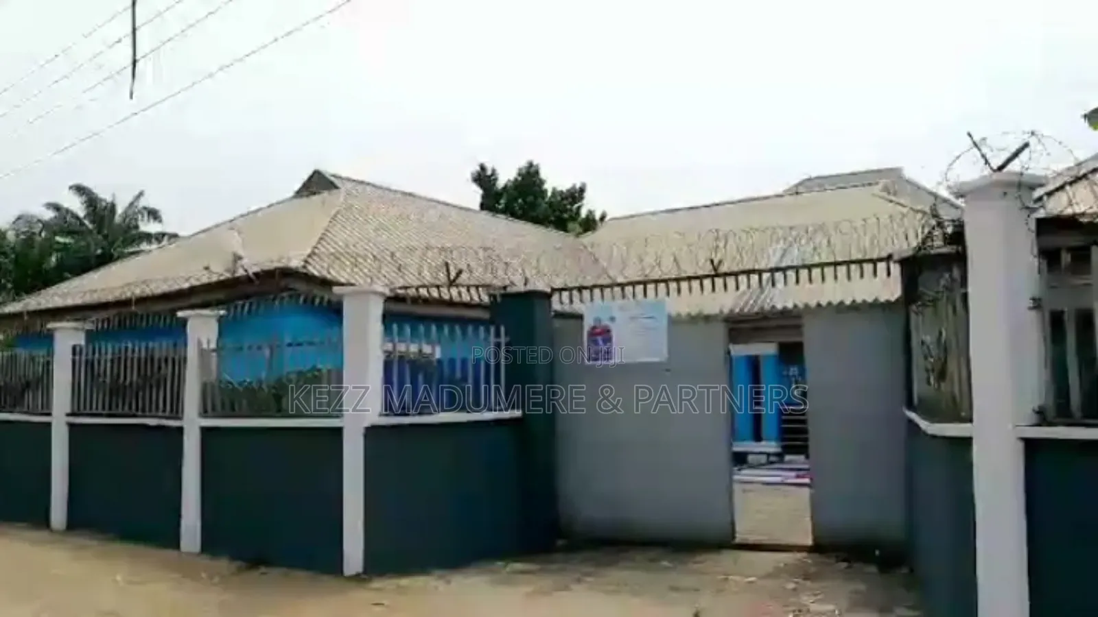 6bdrm Bungalow in Off Iwofe Road , By, Port-Harcourt for sale