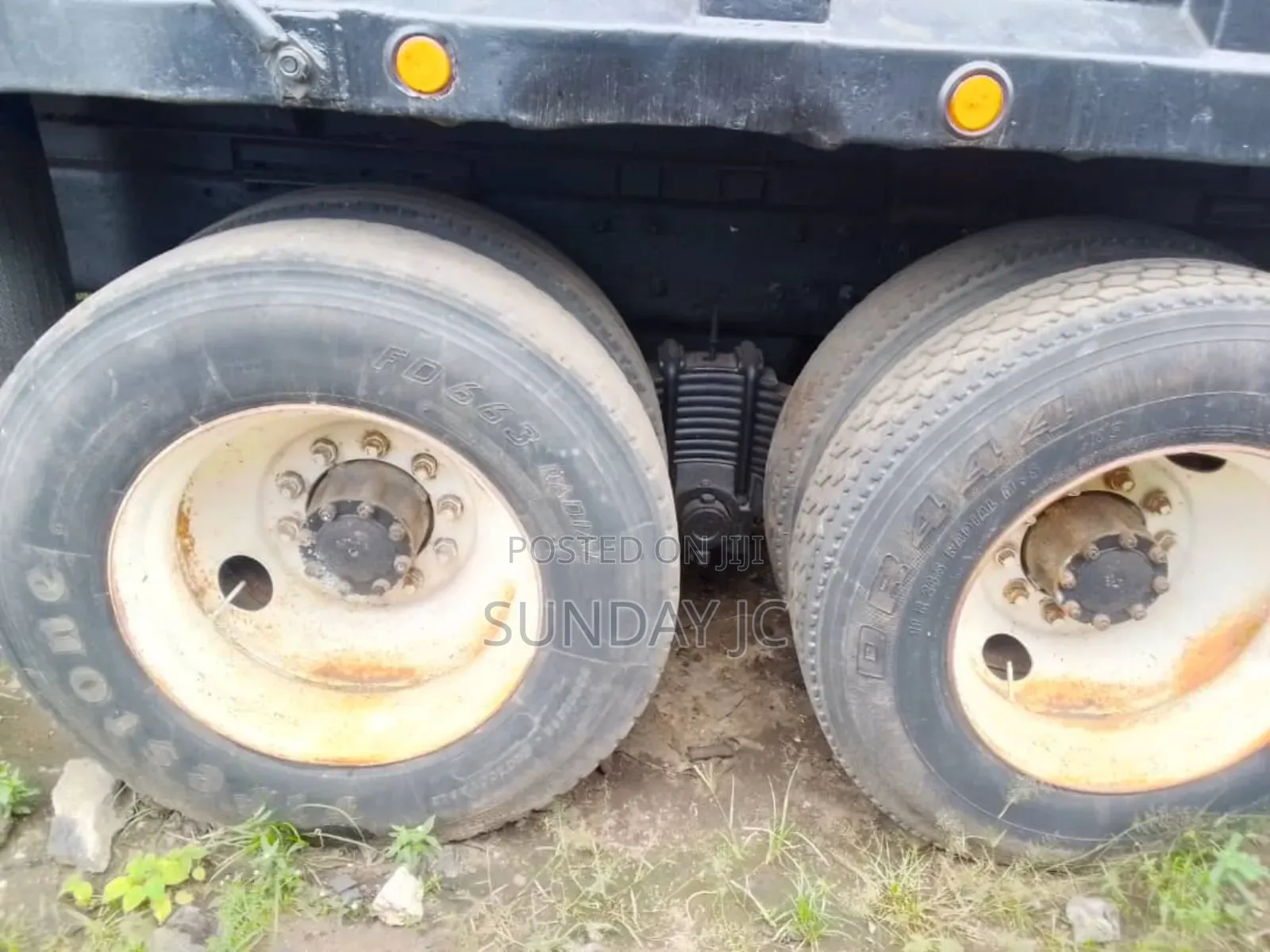 New Arrival RD Mack Ten Tyres Dump Truck Ten Bolts Rim Big