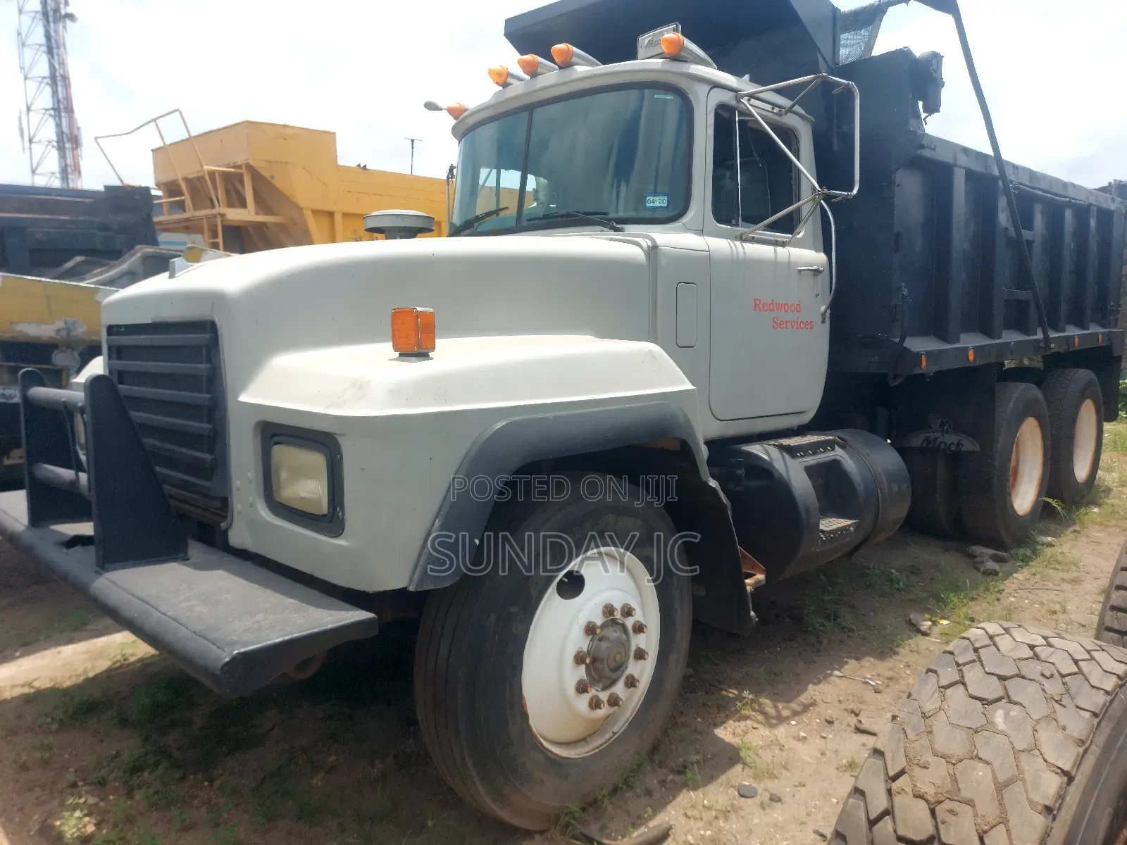 New Arrival RD Mack Ten Tyres Dump Truck Ten Bolts Rim Big