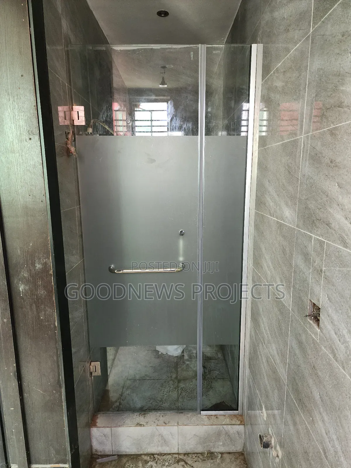 Hinged Cubicle Glass {Frameless}