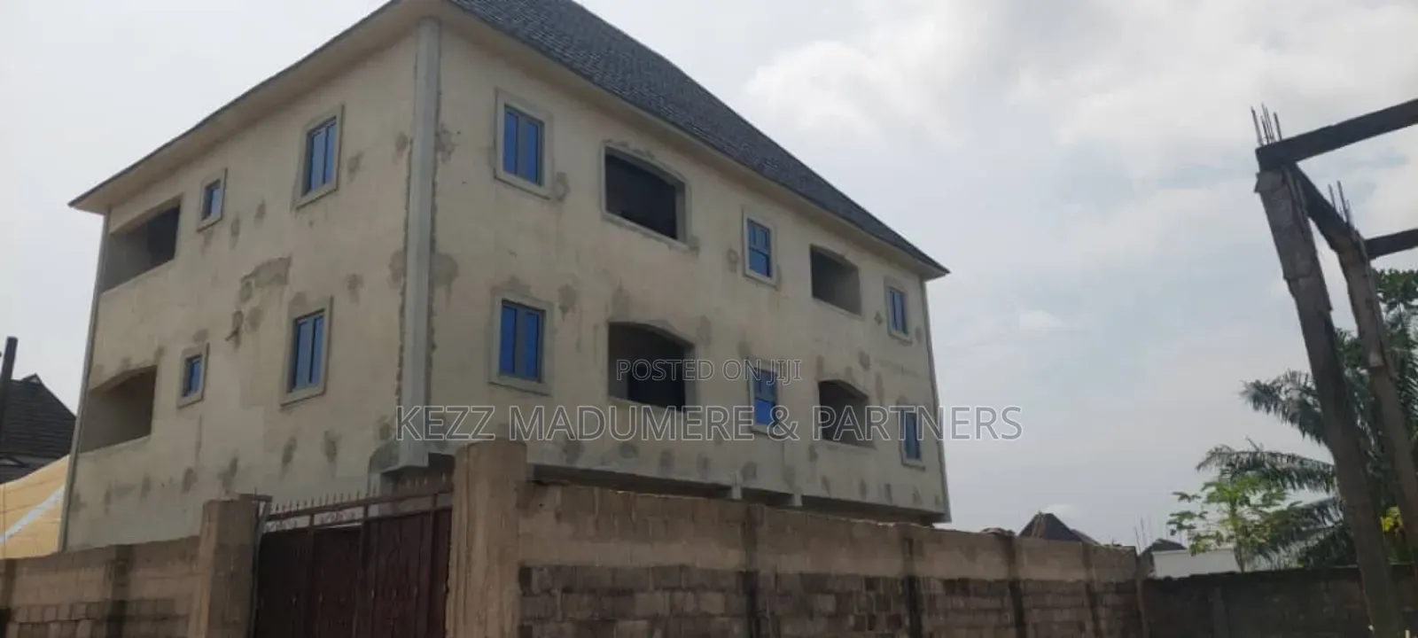 6bdrm Block of Flats in Off Sars Road,, Rumuahalu for sale