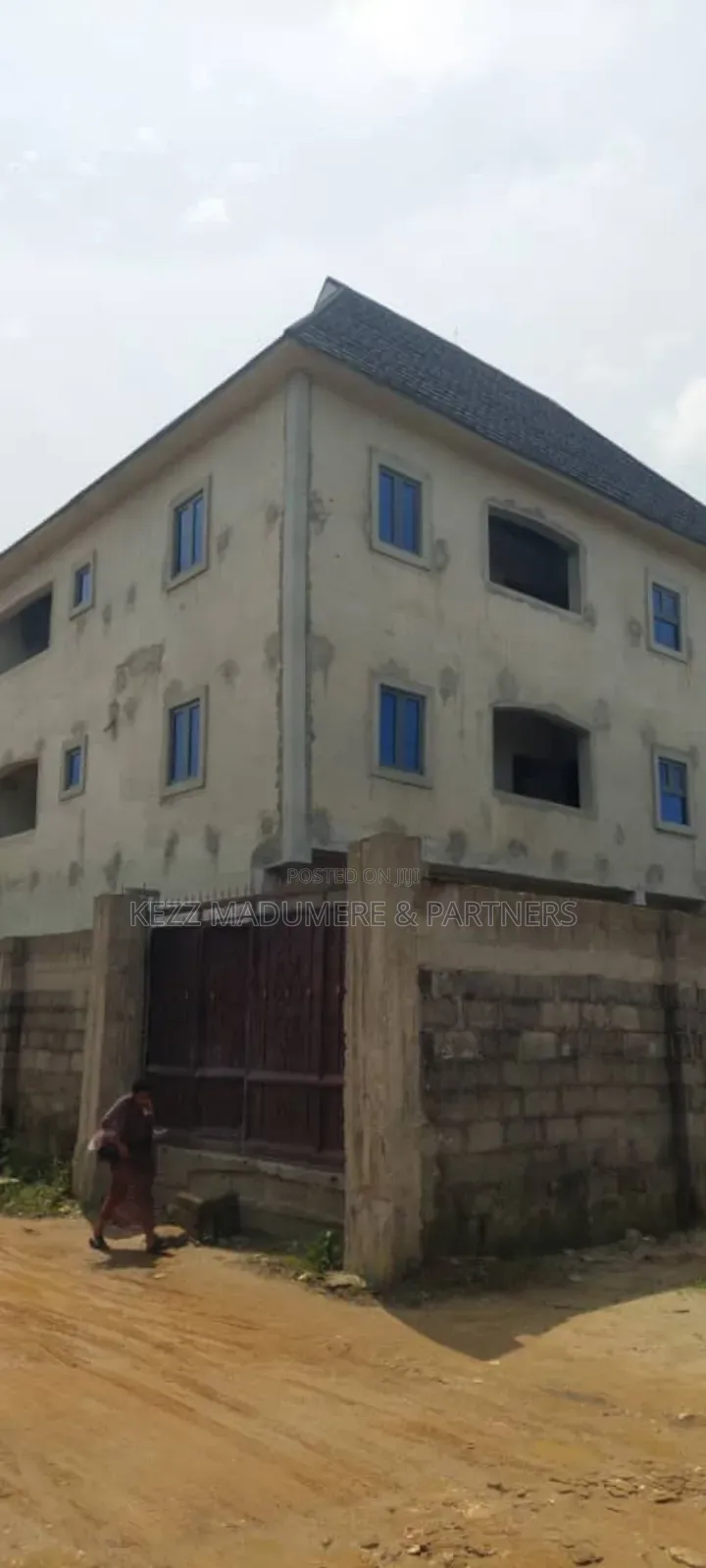 6bdrm Block of Flats in Off Sars Road,, Rumuahalu for sale
