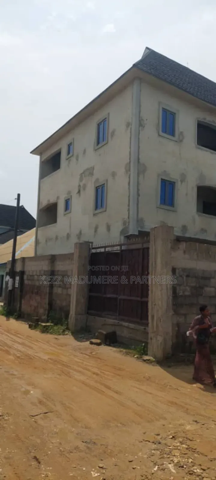 6bdrm Block of Flats in Off Sars Road,, Rumuahalu for sale