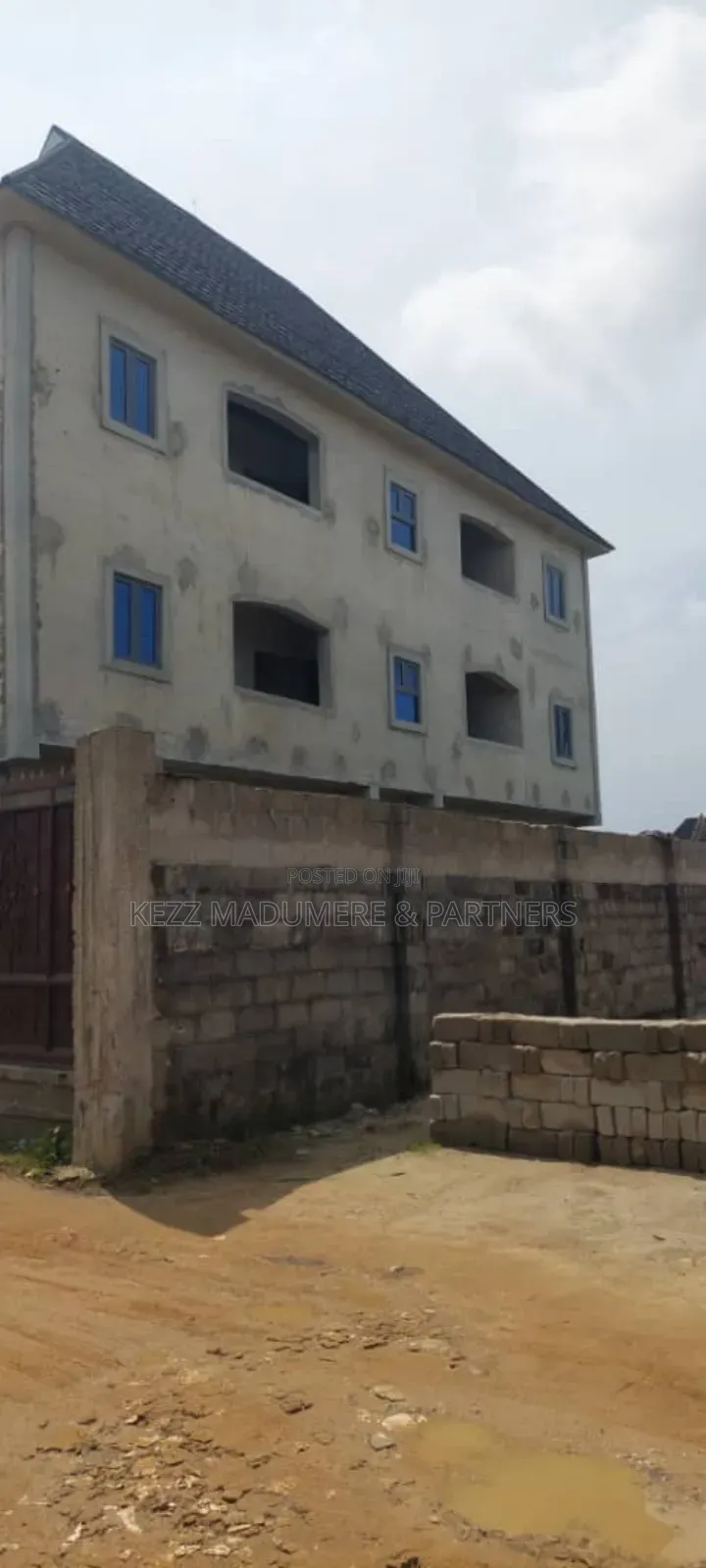 6bdrm Block of Flats in Off Sars Road,, Rumuahalu for sale