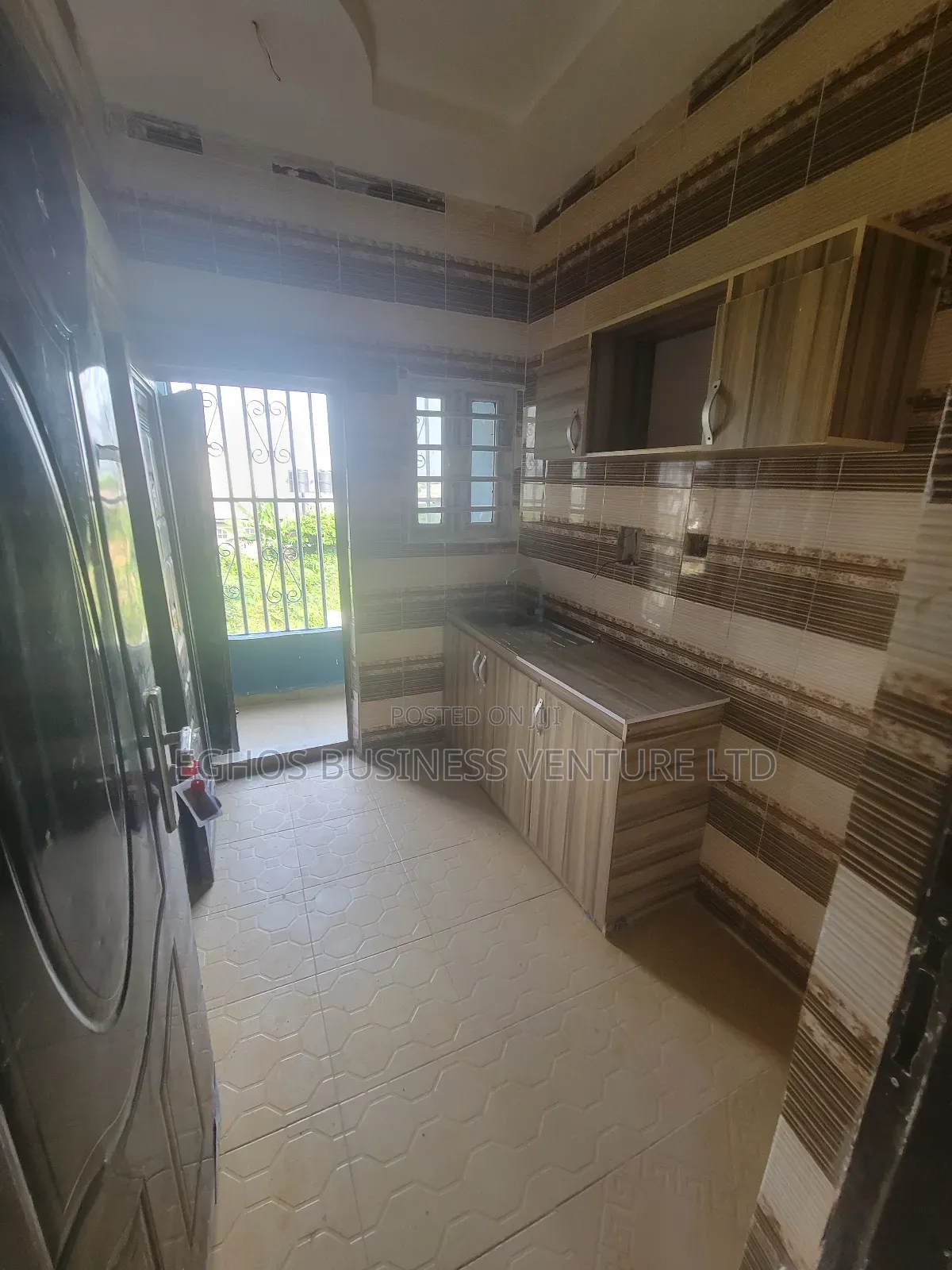 1bdrm Block of Flats in 2 Sisters Agbor Road for sale