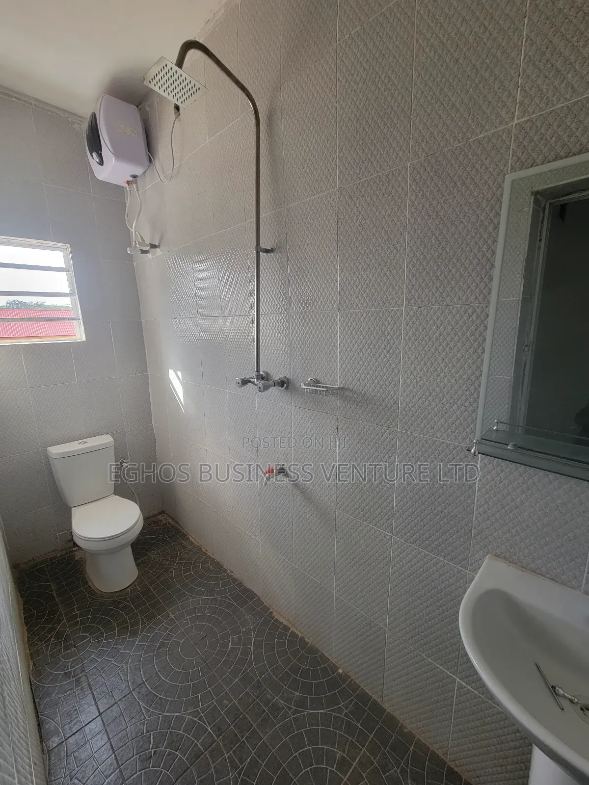 1bdrm Block of Flats in 2 Sisters Agbor Road for sale