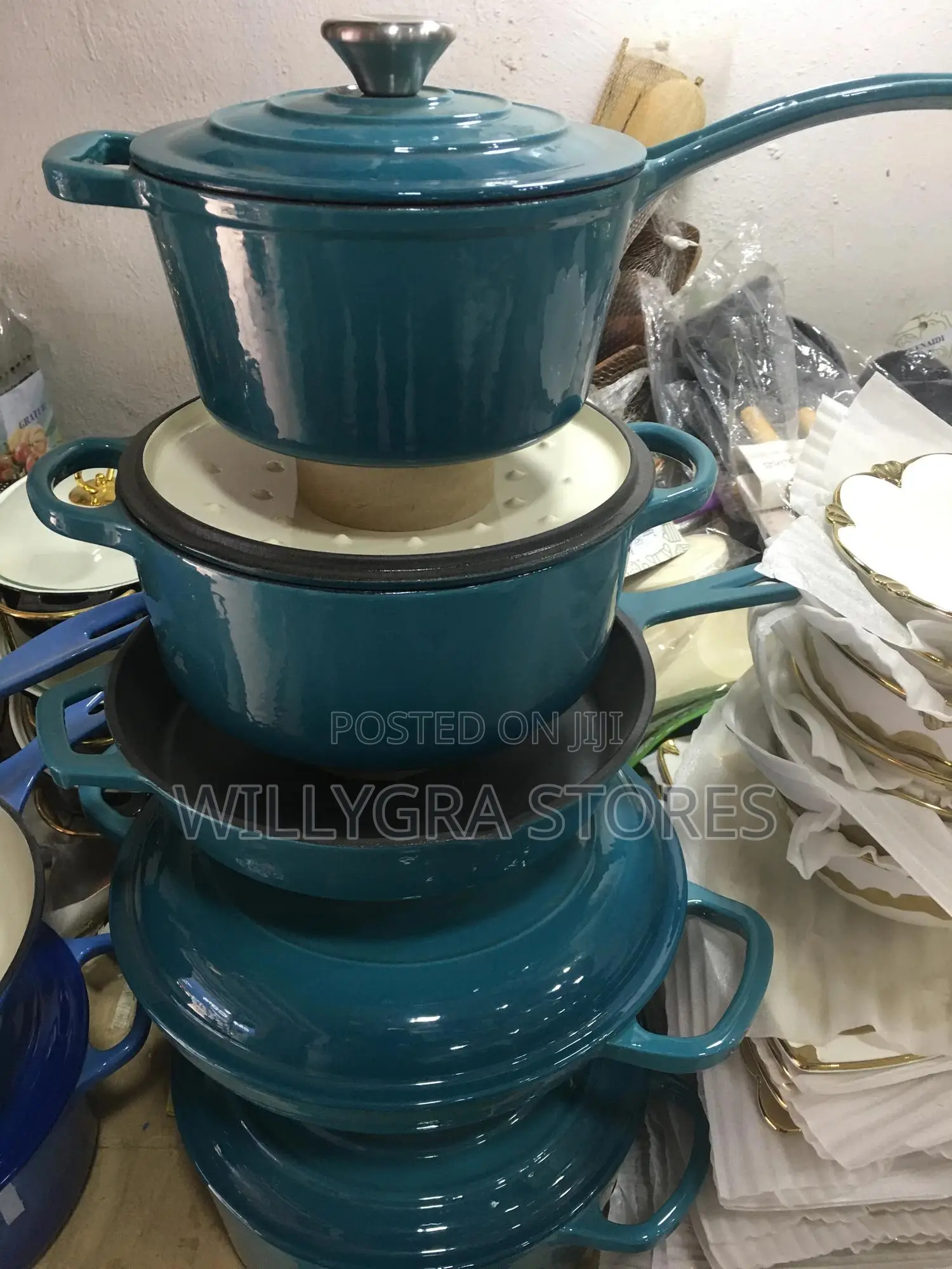 5 Set of Iron Cast Pot Available