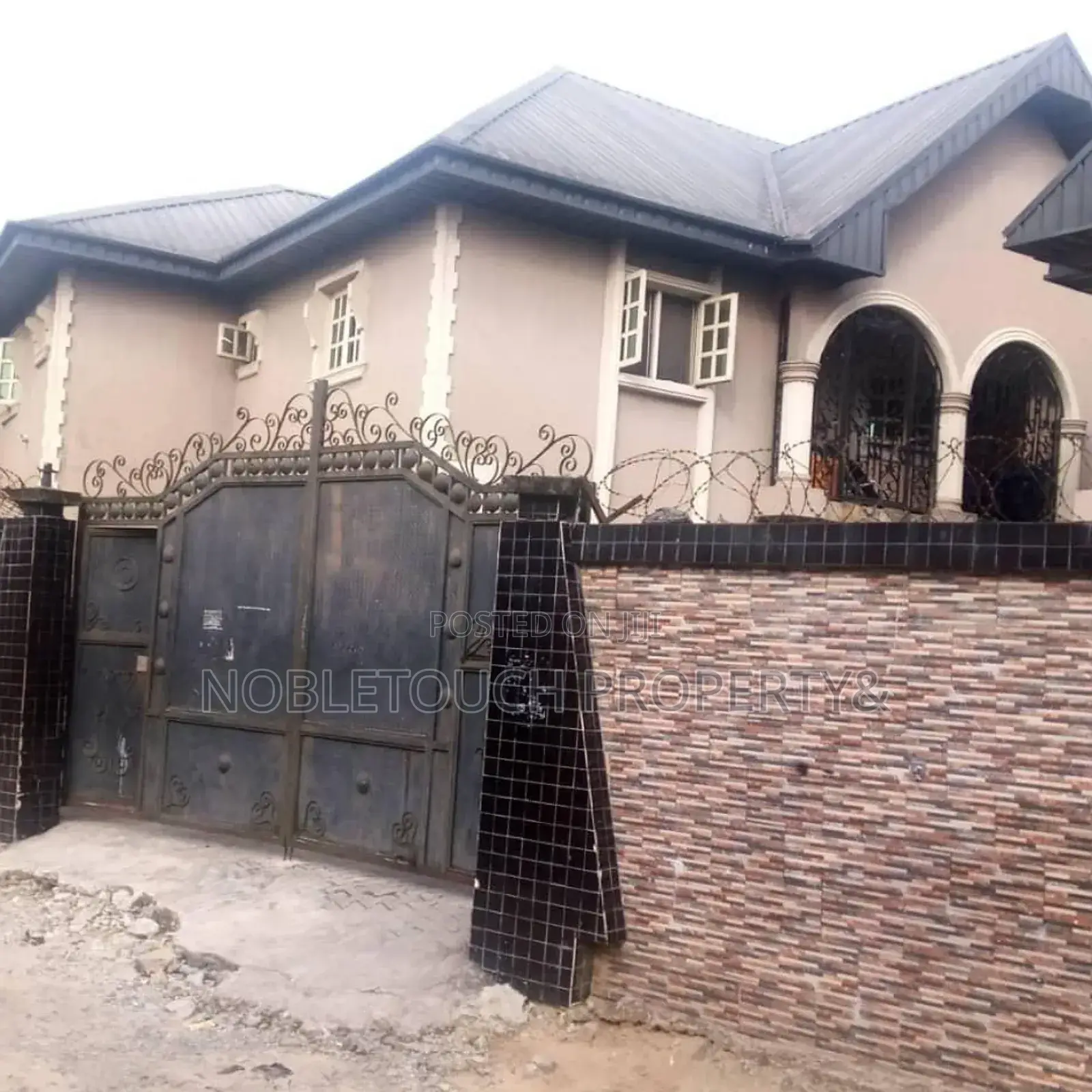 3bdrm Block of Flats in Osubi Warri Delta for sale