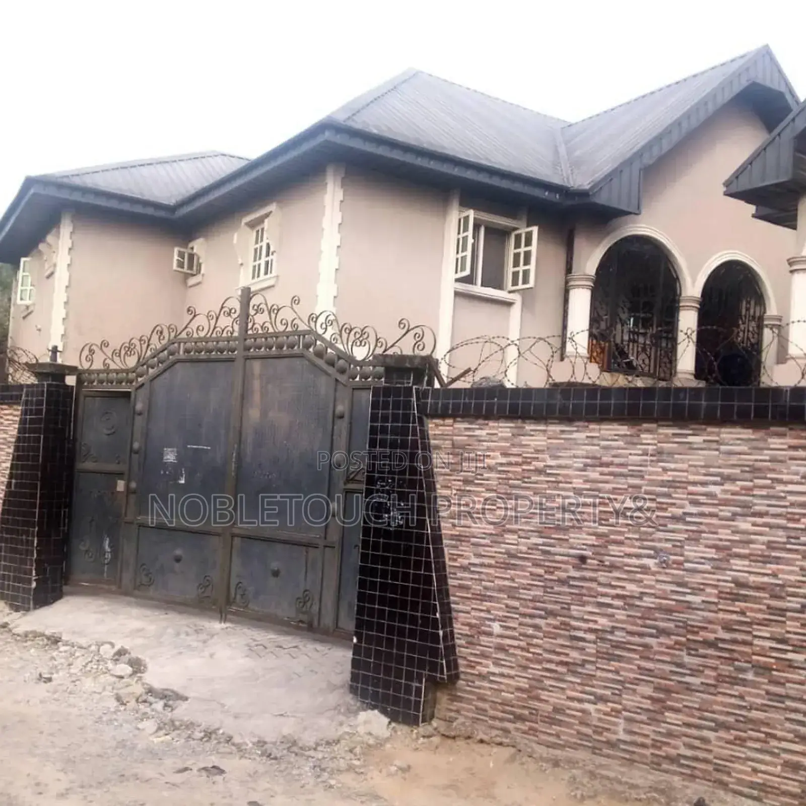 3bdrm Block of Flats in Osubi Warri Delta for sale