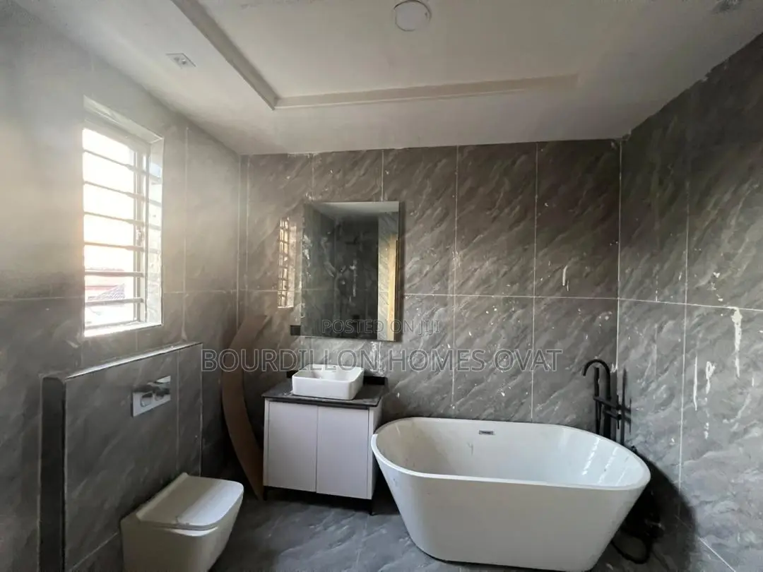 4bdrm Duplex in Lekki Phase 1 for sale