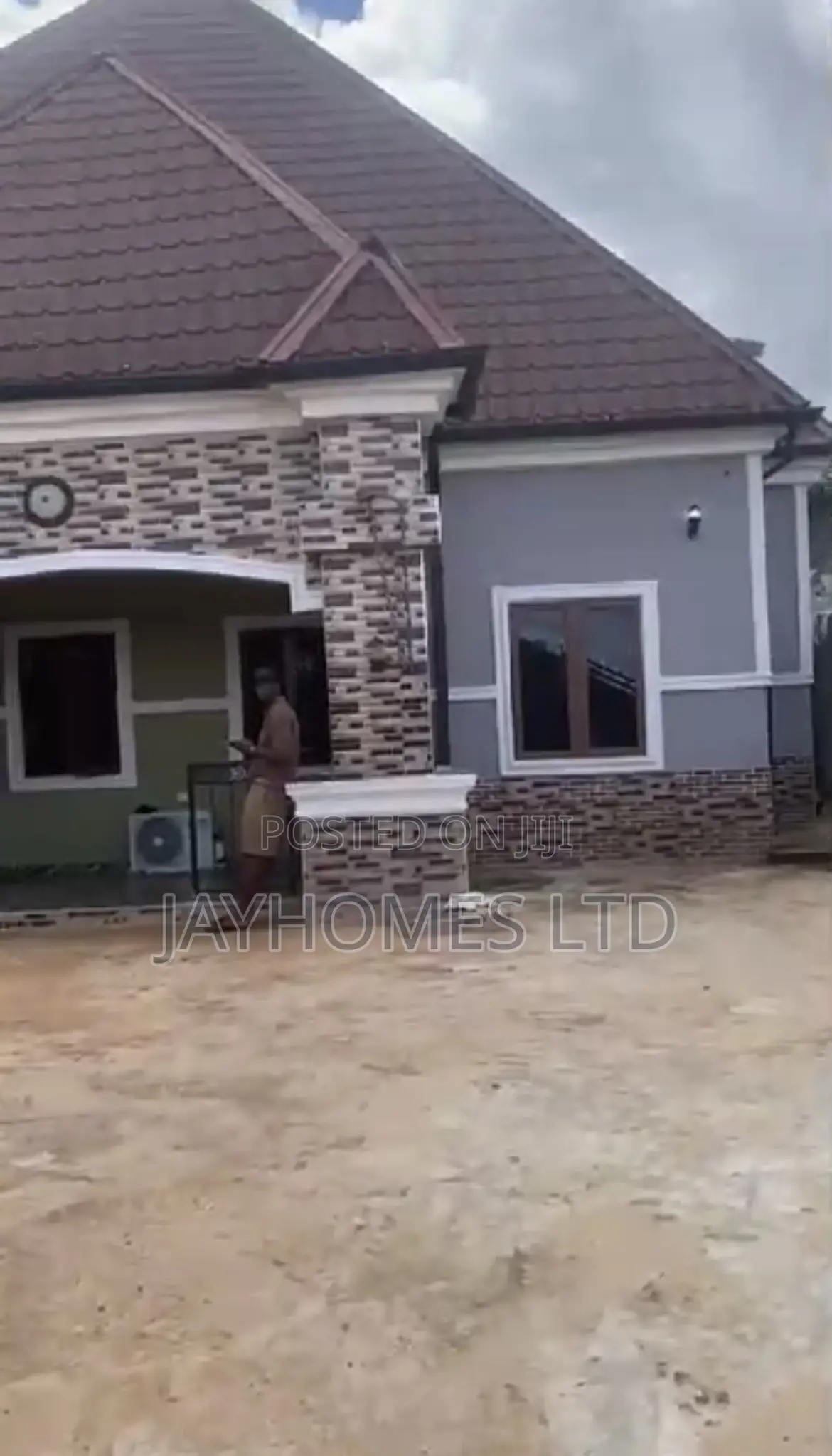 3bdrm Bungalow in Back Of Midwifery, Oshimili South for sale