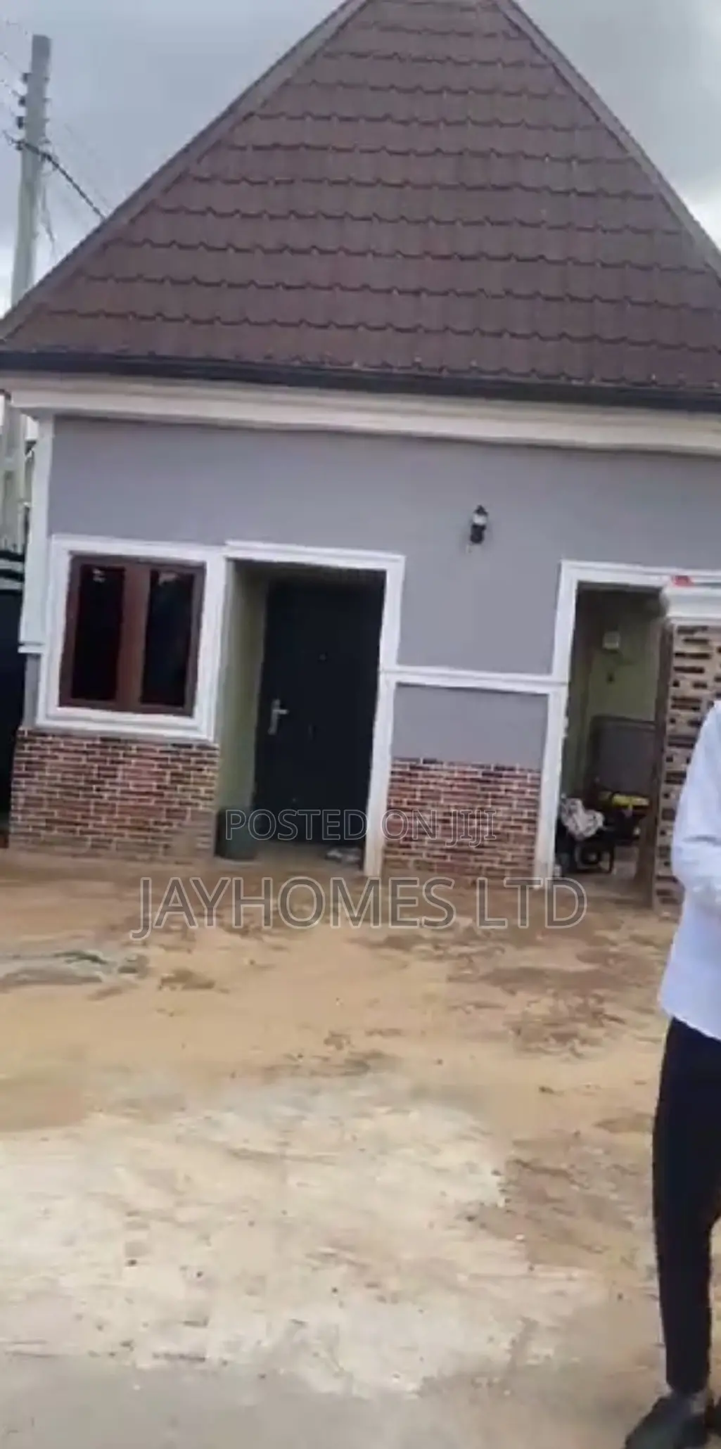 3bdrm Bungalow in Back Of Midwifery, Oshimili South for sale
